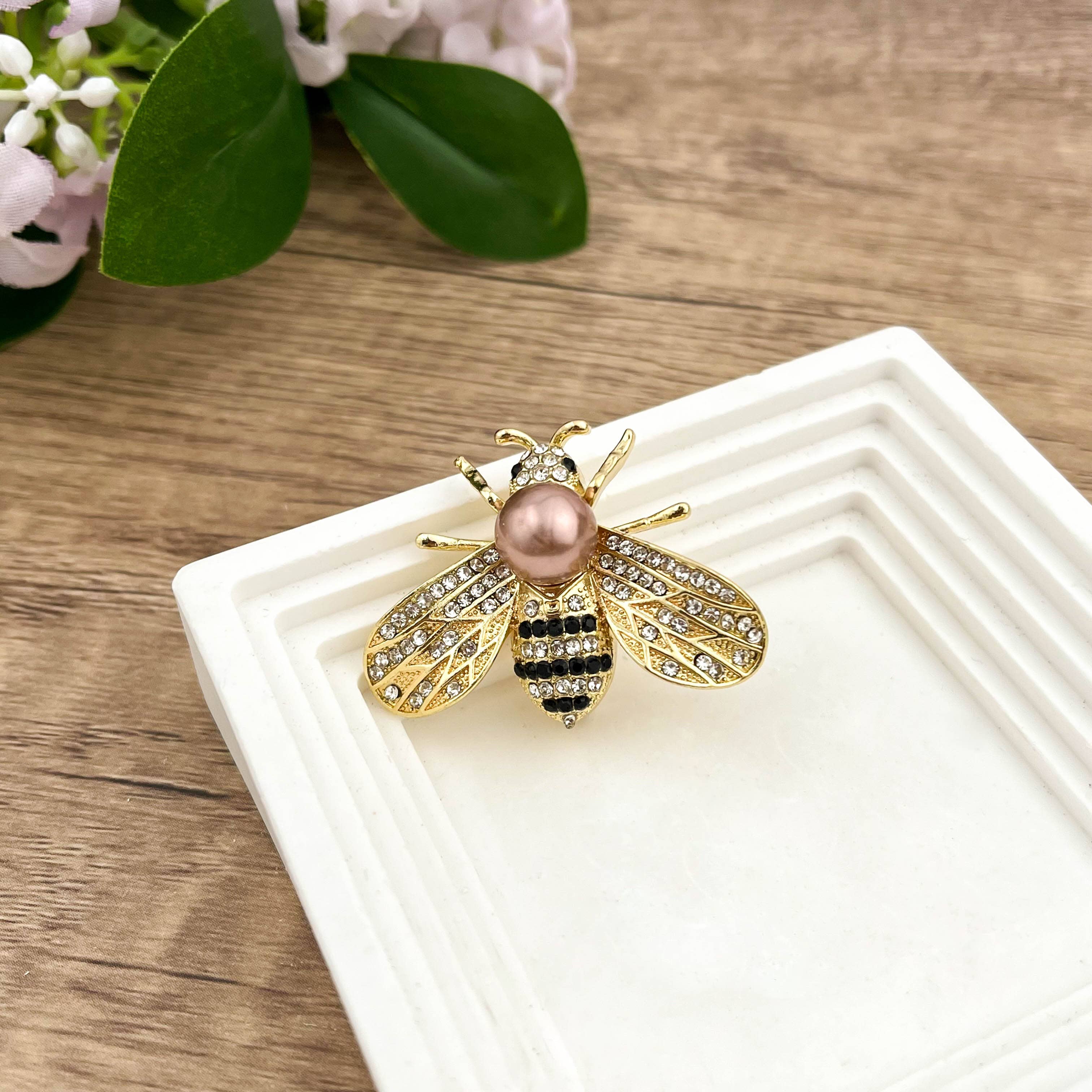 SoapElenGlen - Elegant Rhinestone Bee Brooch, Luxury Insect Lapel Pin