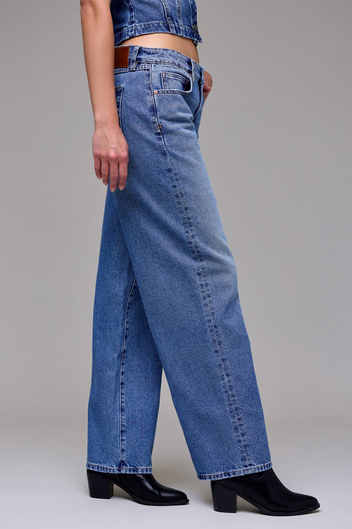Hidden Jeans - Medium Wash Classic Clean Low Slung Baggy