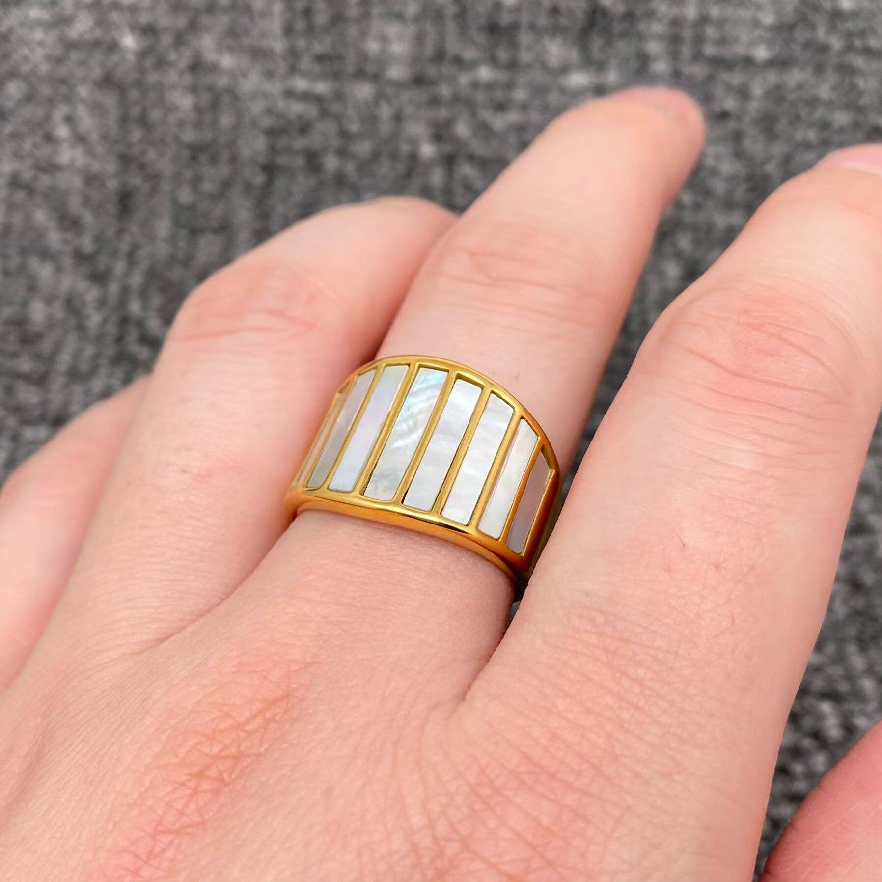 Mio Queena - Inlaid Bar Shell 18K Gold Plated Stainless Steel Ring - FGS