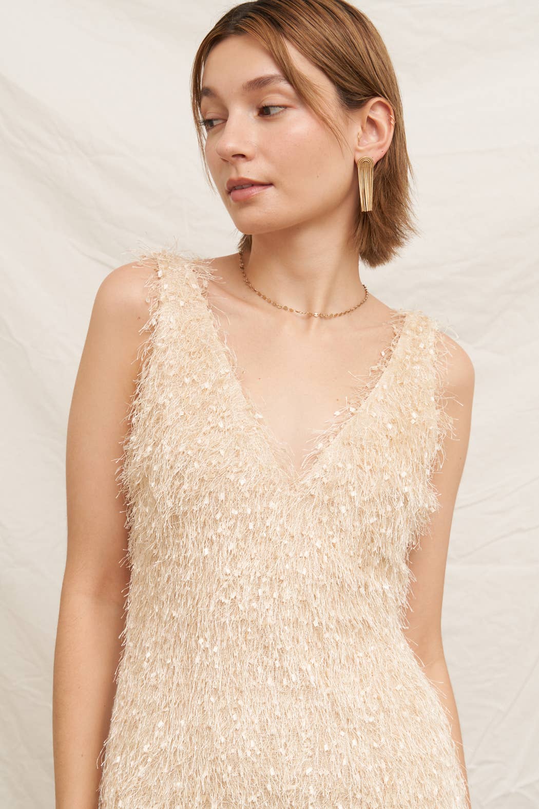 En Crème - Sleeveless Fluffy Fringe V-Neck Mini Dress