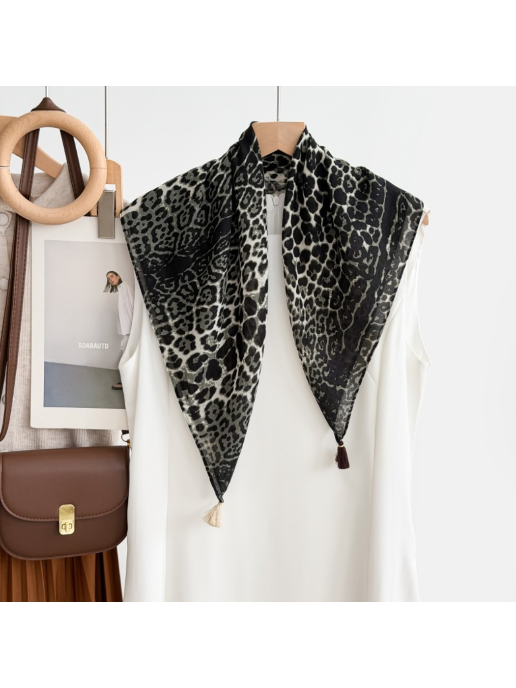 Funkyrel® Atzbranding Limited - Scarvii - Leopard Print Tassel Square Scarf