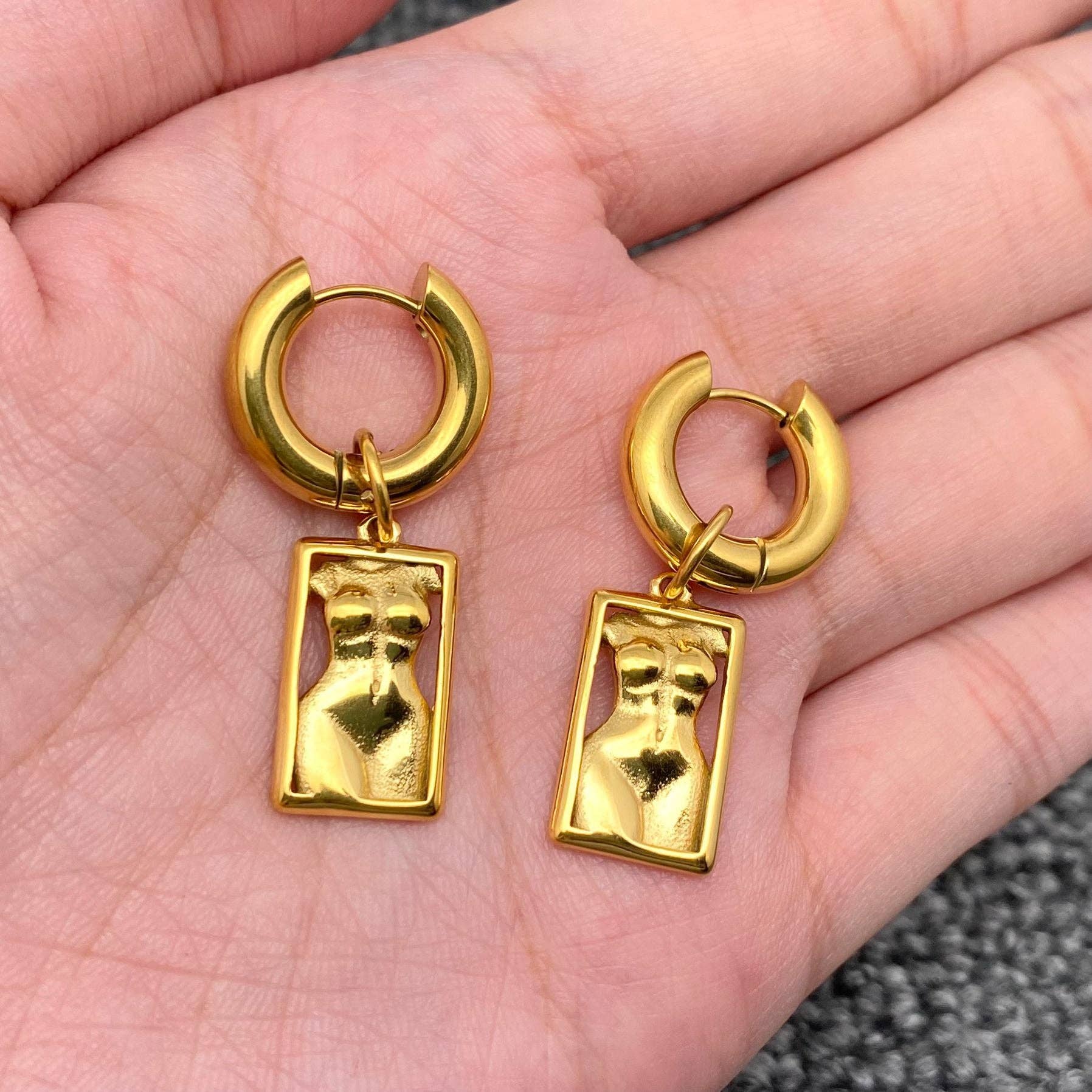 Mio Queena - 18K Gold Plated SS Women Body Cahrm Huggie Earrings - FGS