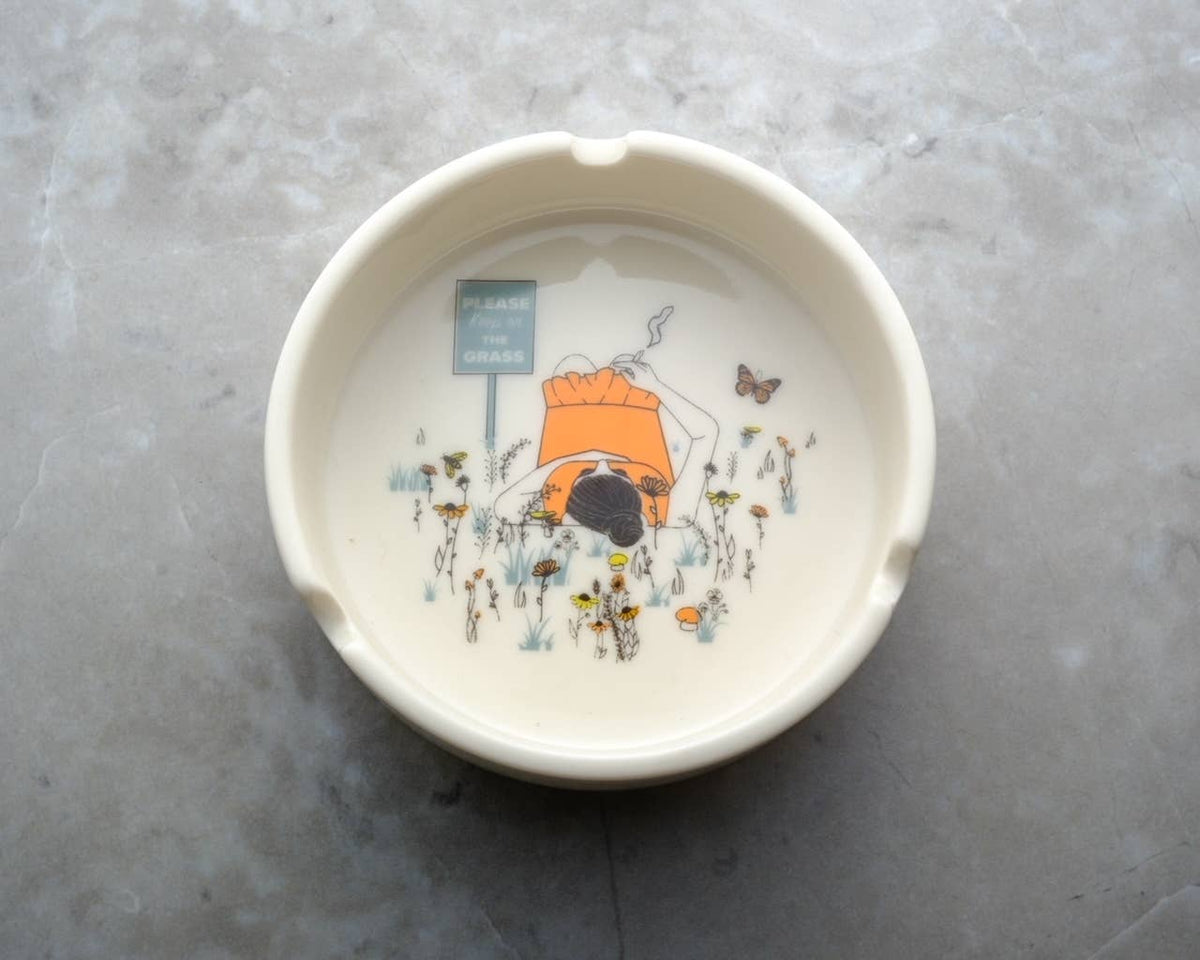Rogue Paq - Please Keep On The Grass Porcelain Vintage Style Ashtray