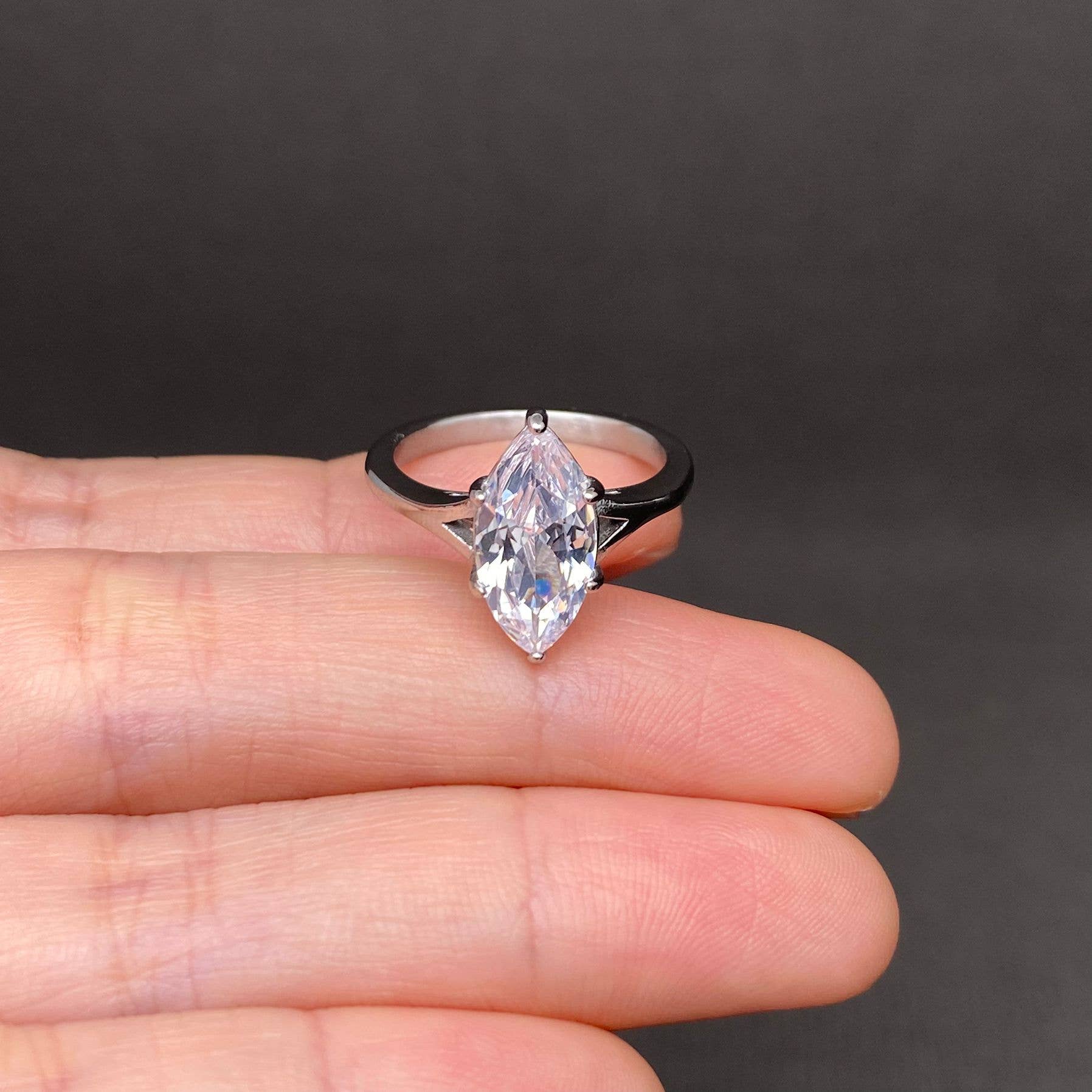 Mio Queena - Horse Eye Zircon 18K Gold Plated Stainless Steel Ring - FGS