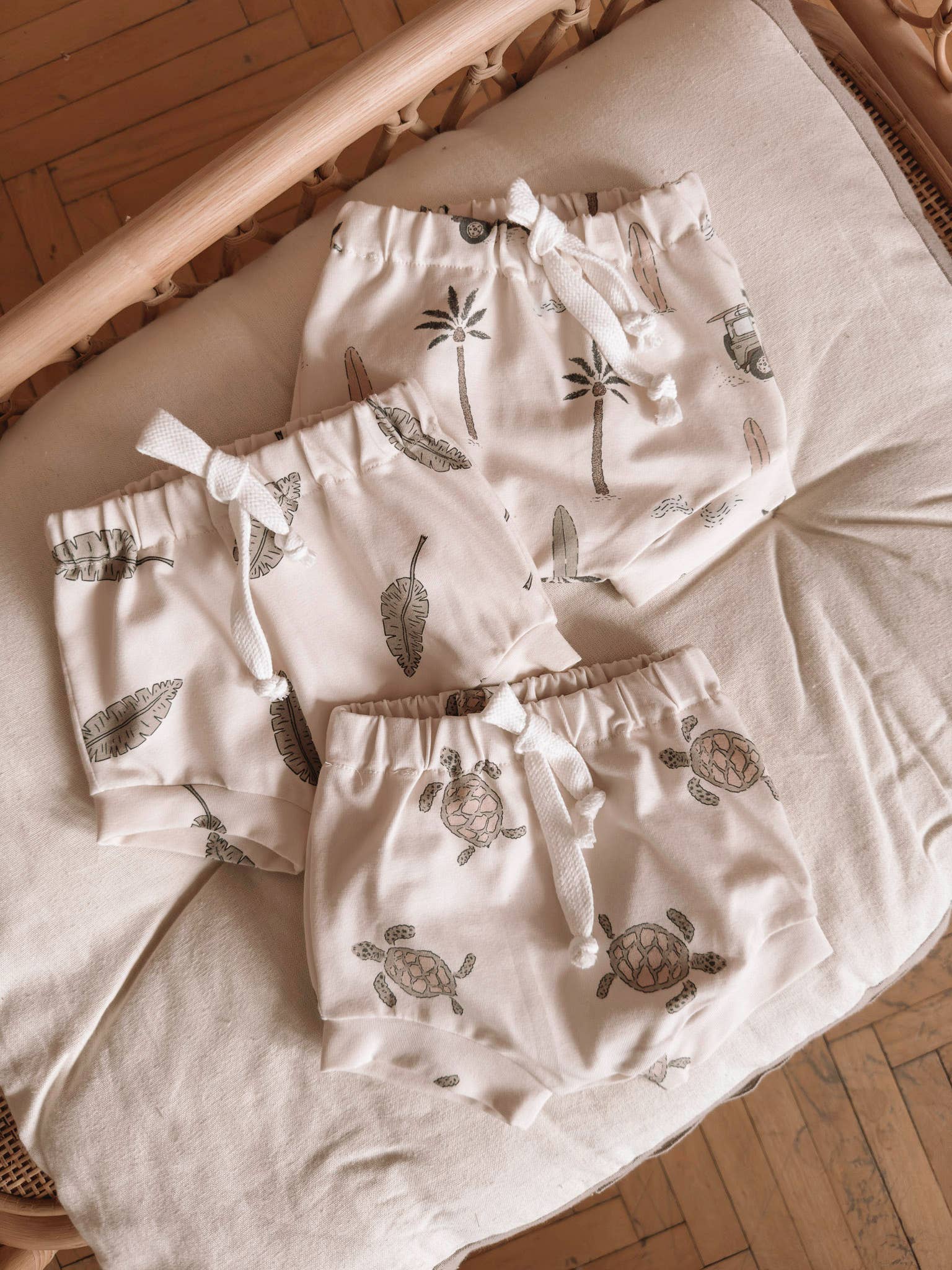 PETITE EvelinaApparel - Baby boy shorts / summer prints