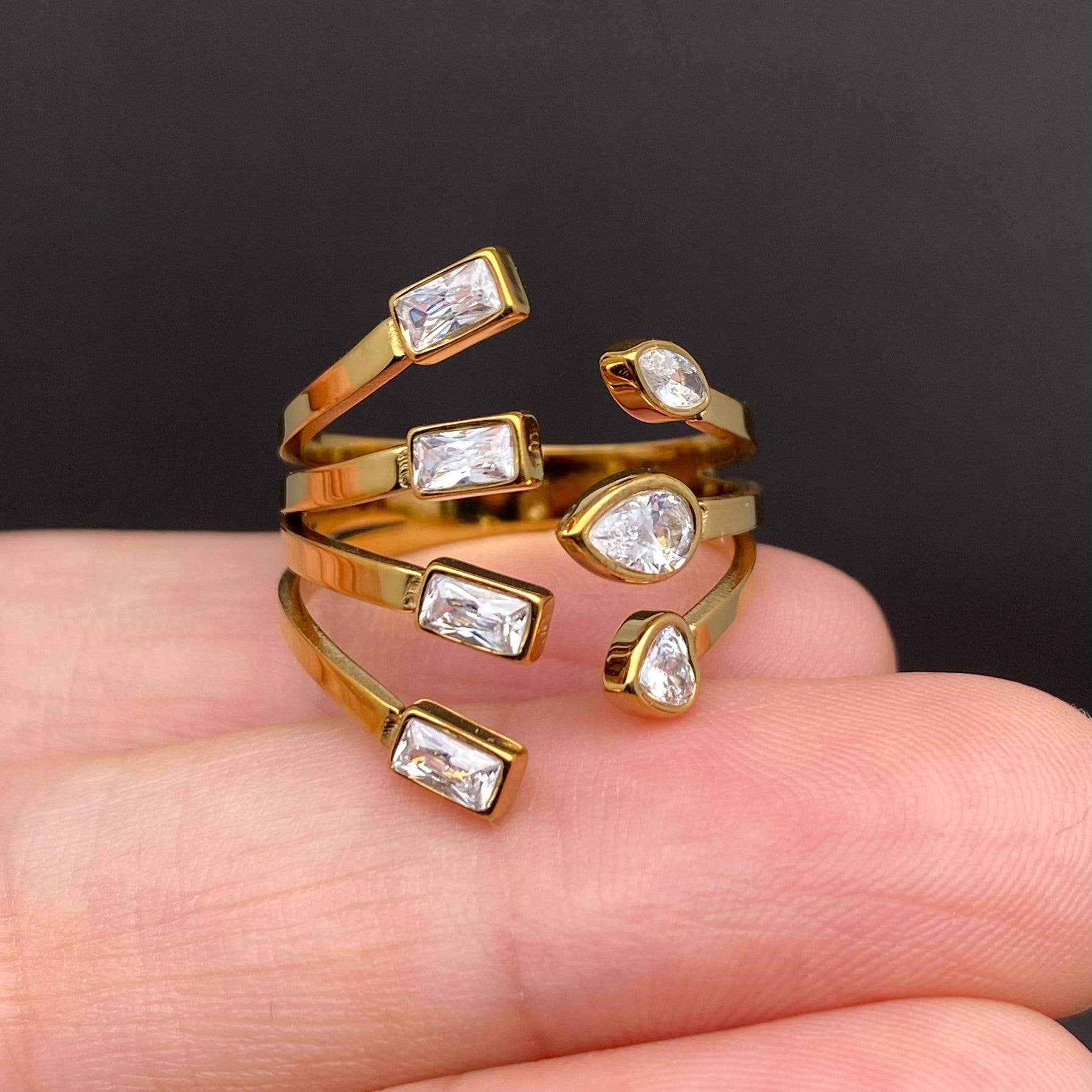 Mio Queena - Geometric Zircon 18K Gold Plated Stainless Steel Ring - FGS