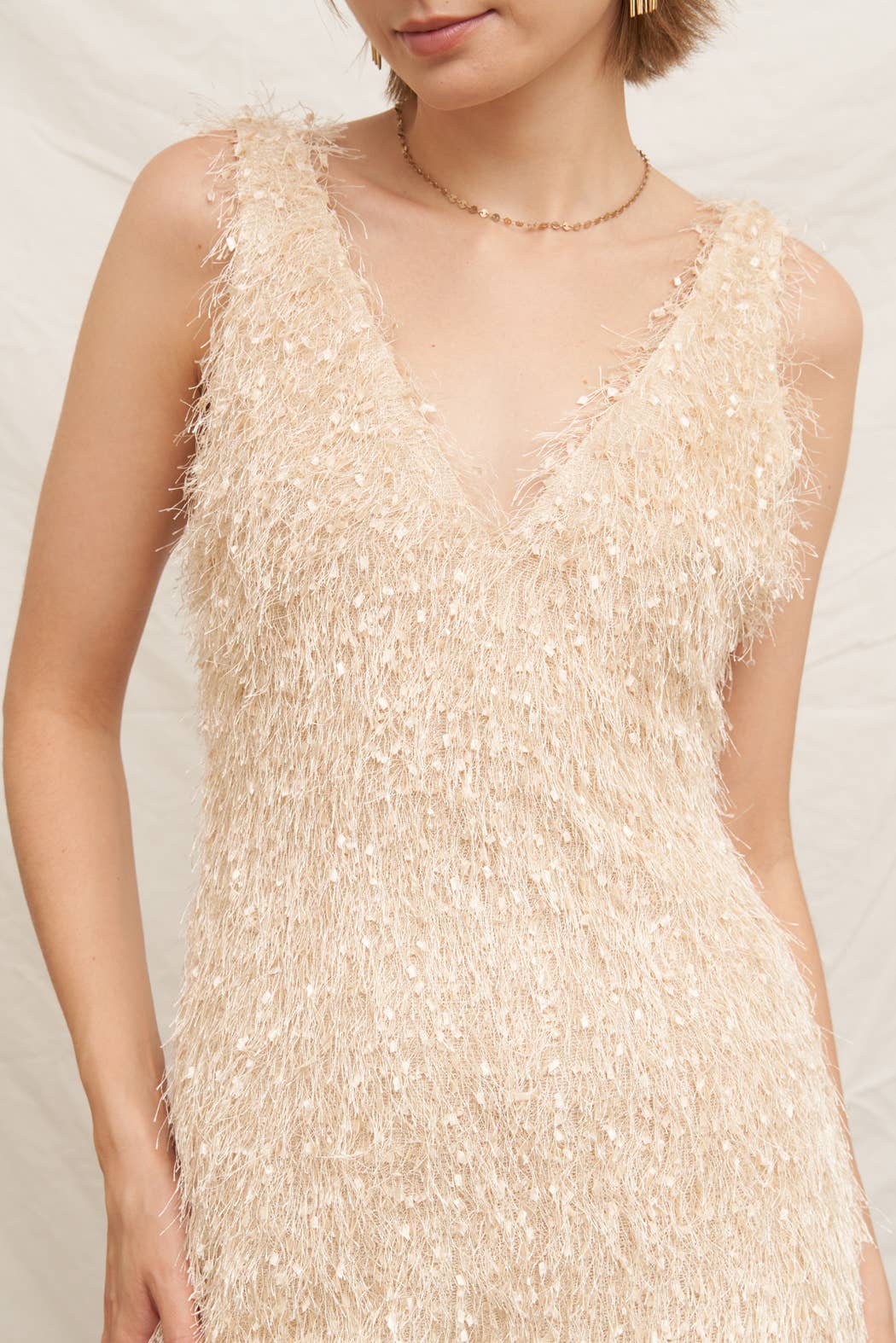En Crème - Sleeveless Fluffy Fringe V-Neck Mini Dress