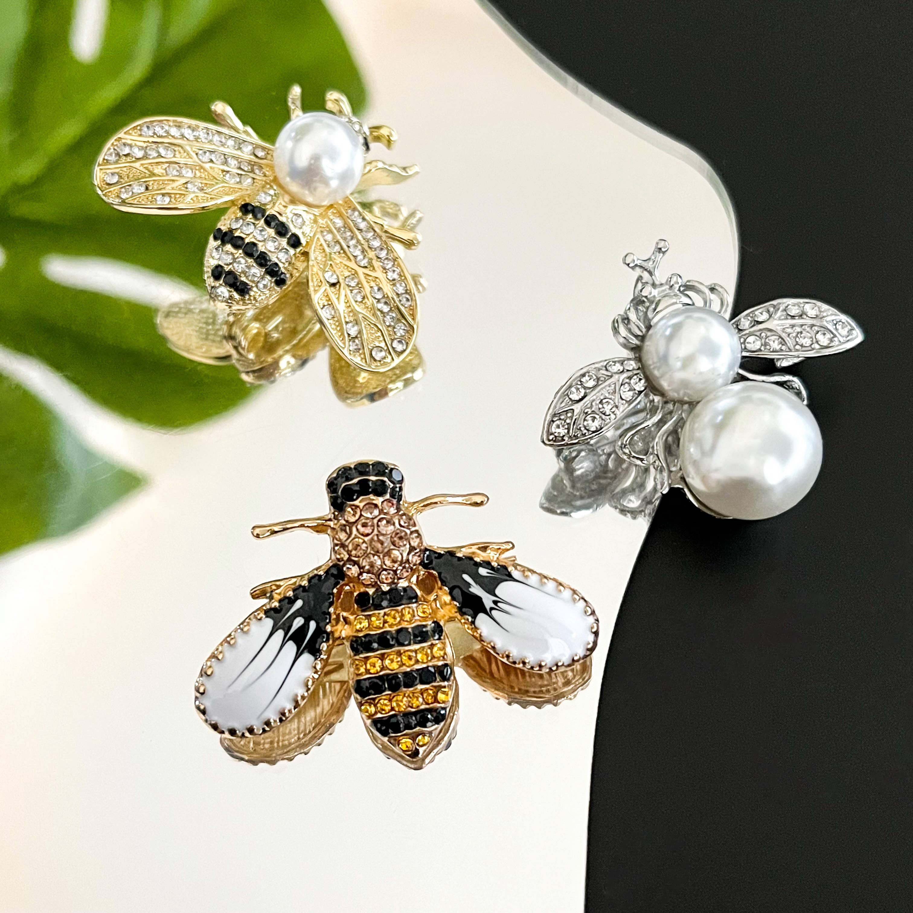 SoapElenGlen - Elegant Rhinestone Bee Brooch, Luxury Insect Lapel Pin