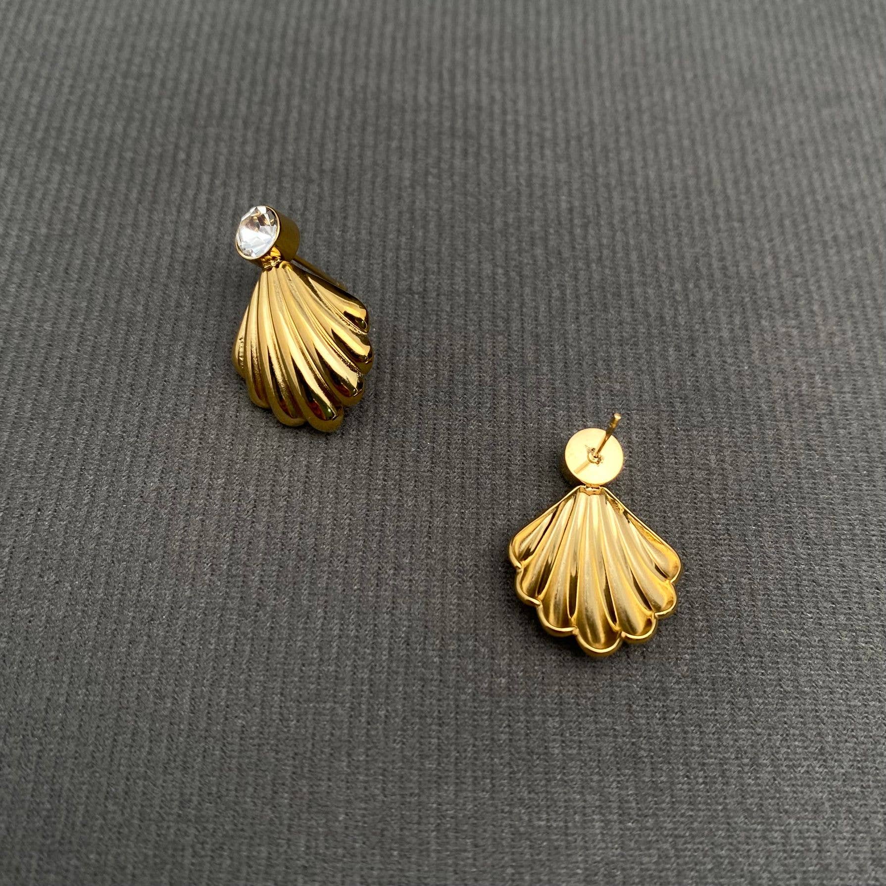 Mio Queena - Zircon Inlaid Scallop 18K Gold Plated S.Steel Earrings - FGS