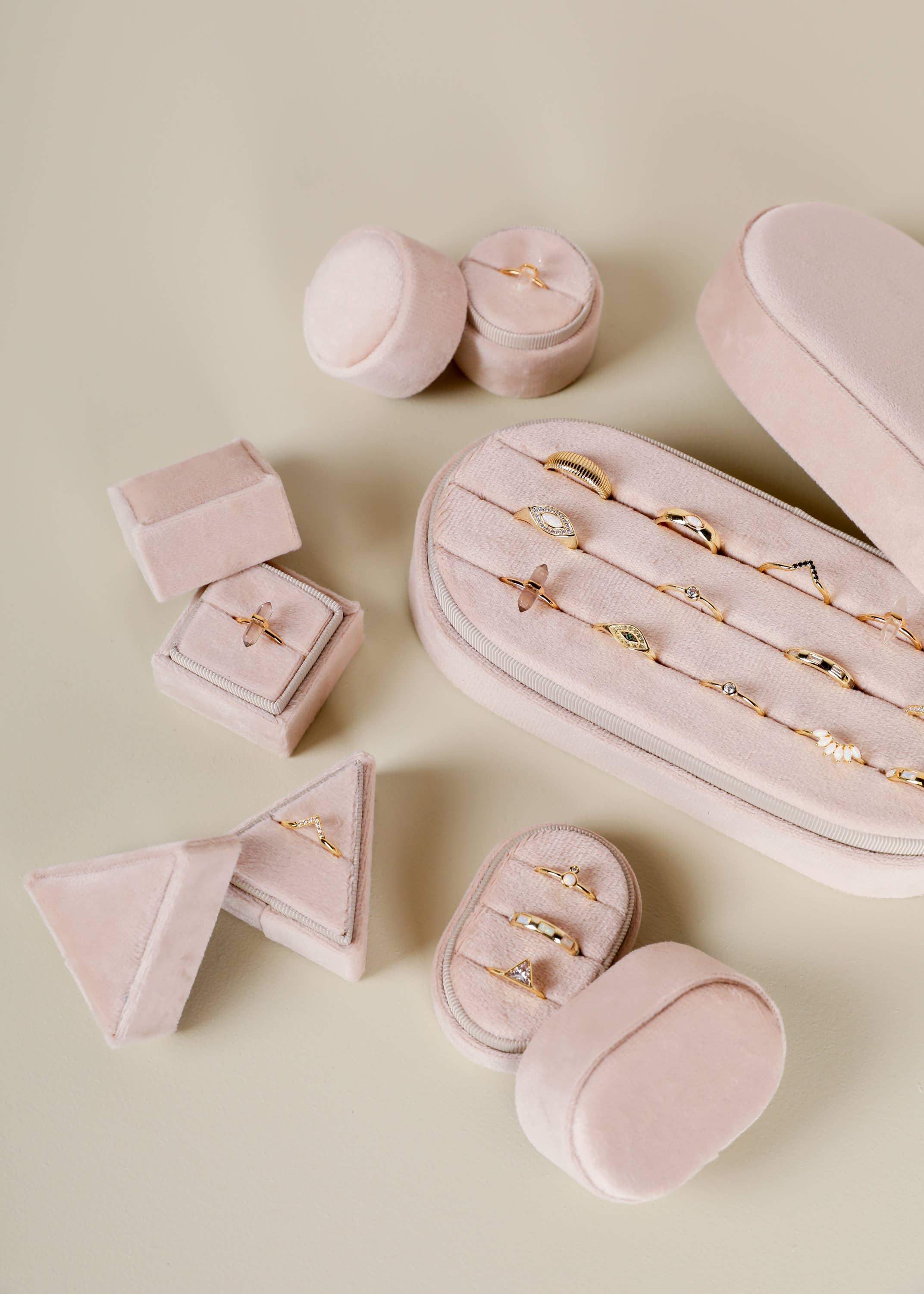 JaxKelly - Velvet Jewelry Box - Small Oval - Cream