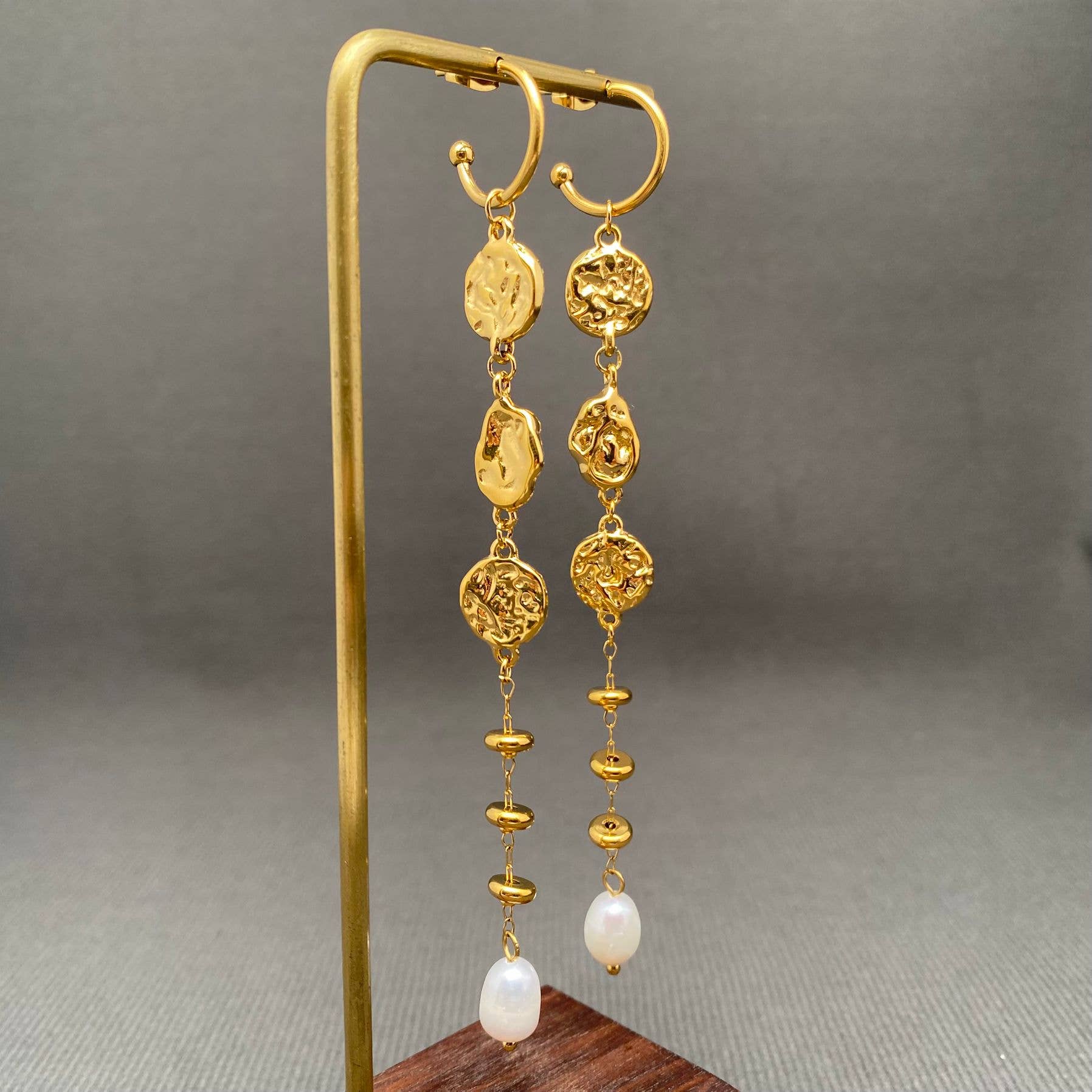 Mio Queena - Pearl Irregular Hammering Texture Fringe 18K Goldend SS Earrings - FGS