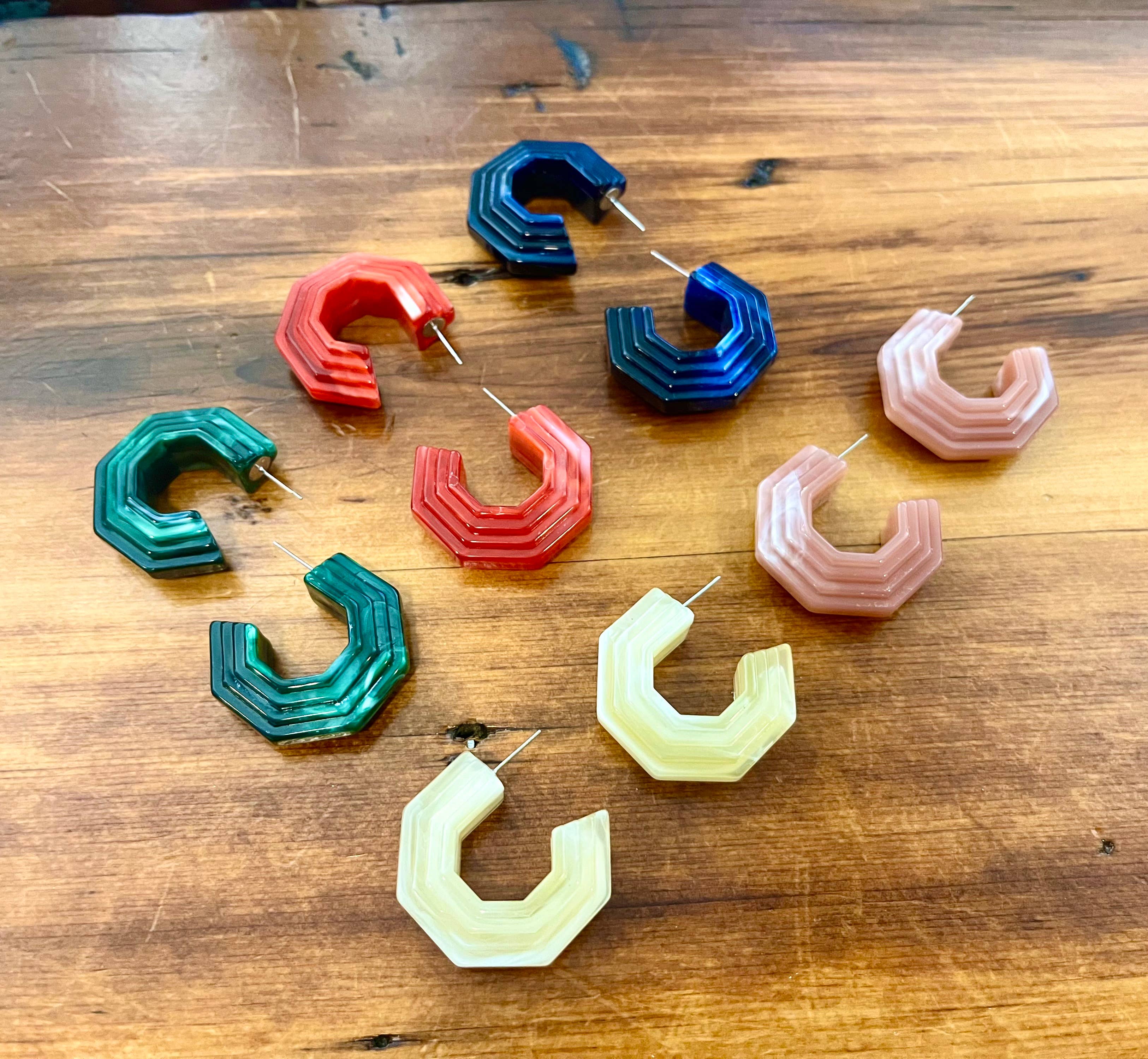 Odyssey & Oddities - Vintage Lucite Hoops