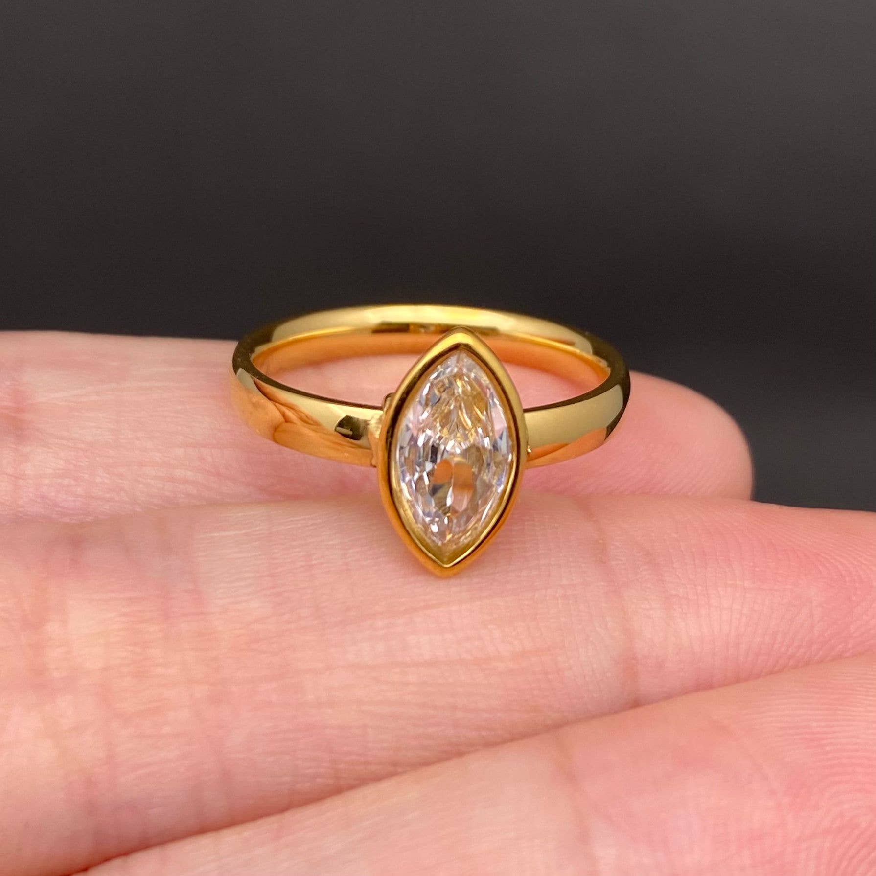Mio Queena - Horse's Eye Zircon 18K Gold Plated Stainless Steel Ring - FGS