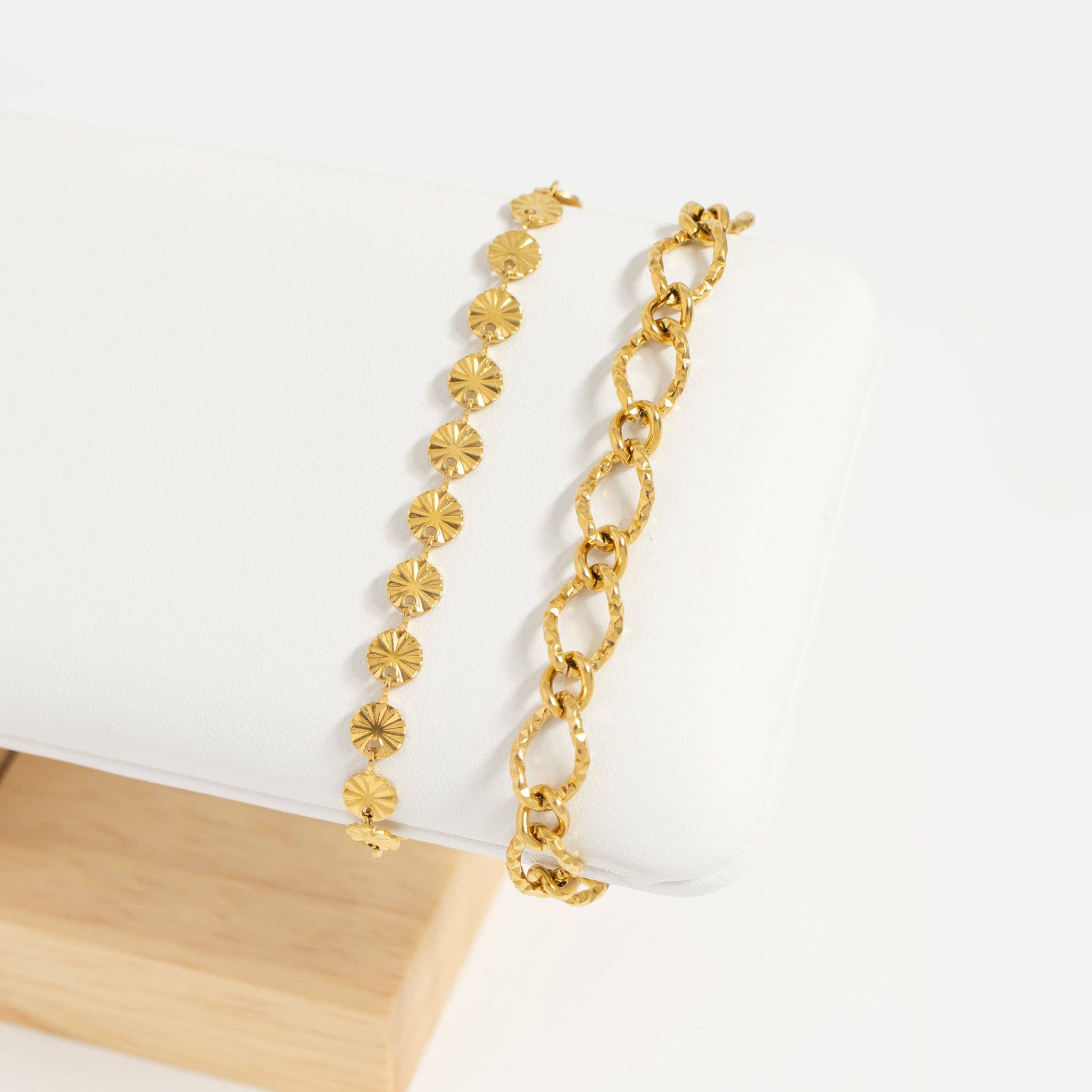 WJW - 18K Gold PVD Stainless Steel Hammered Oval Chain Bracelet