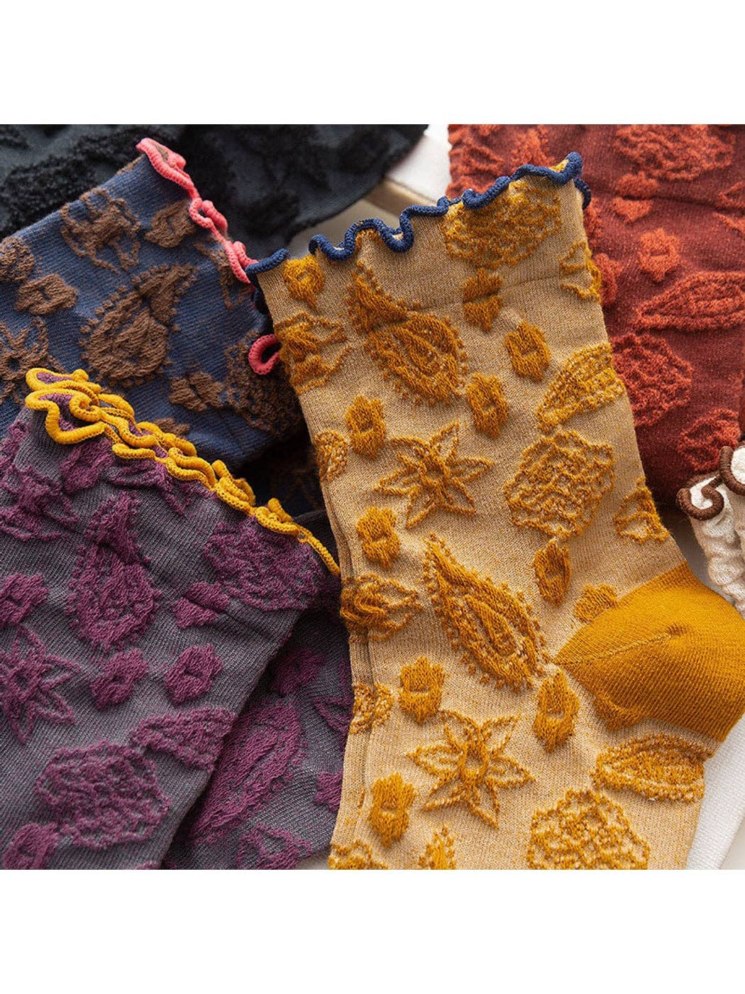 Funkyrel® Atzbranding Limited - Rufia - Scalloped Trim Floral Pattern Crew Socks
