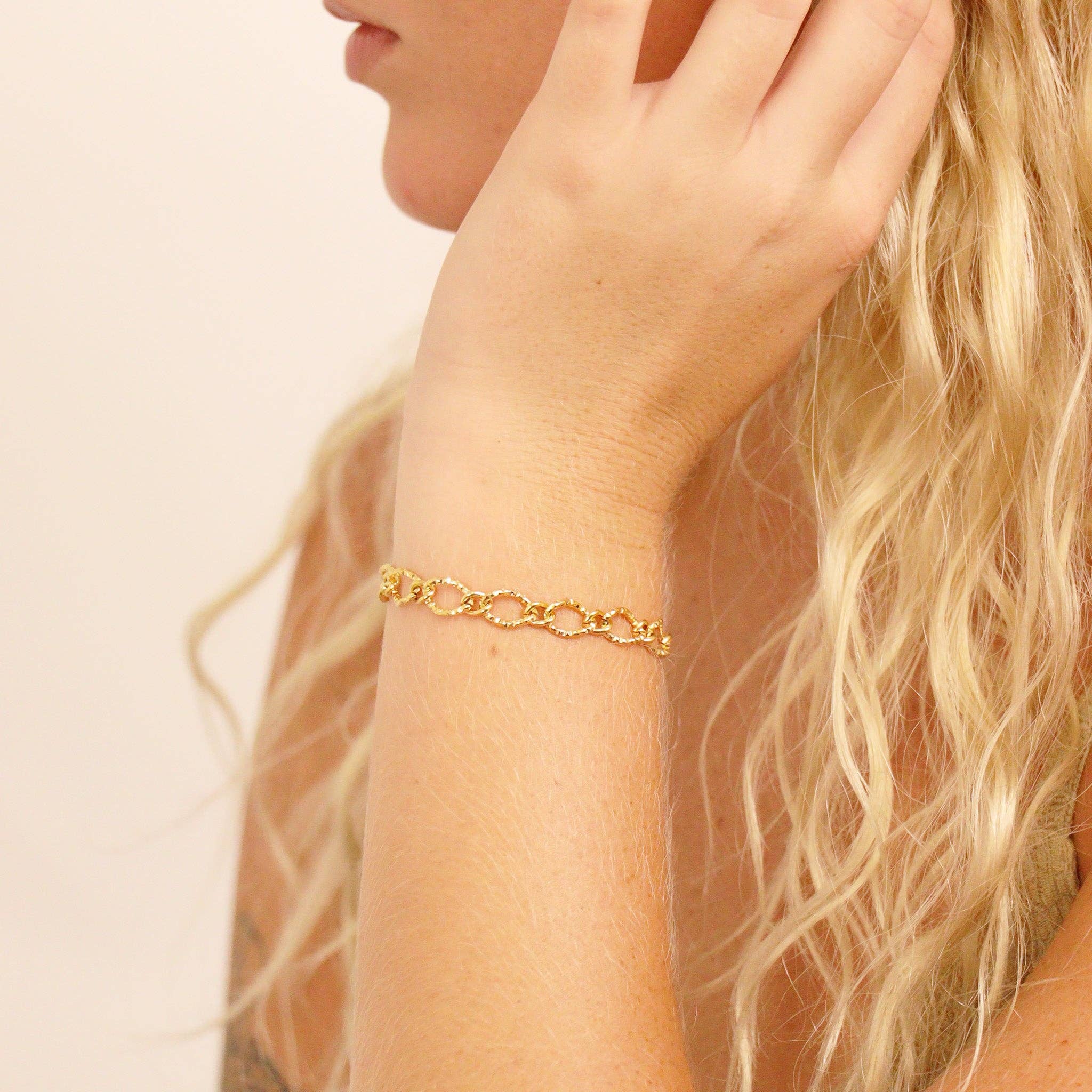 WJW - 18K Gold PVD Stainless Steel Hammered Oval Chain Bracelet