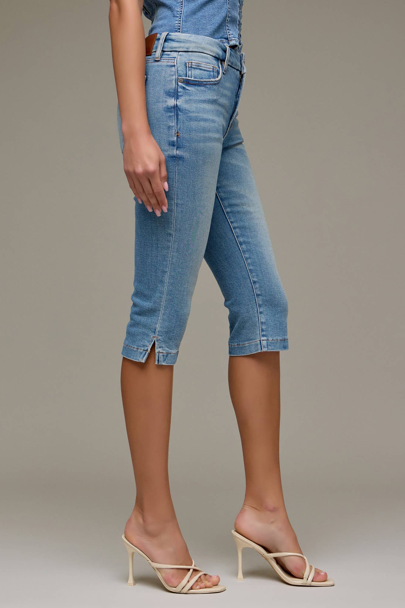 Hidden Jeans - Vintage Wash Mid Rise 18" Inseam Capris