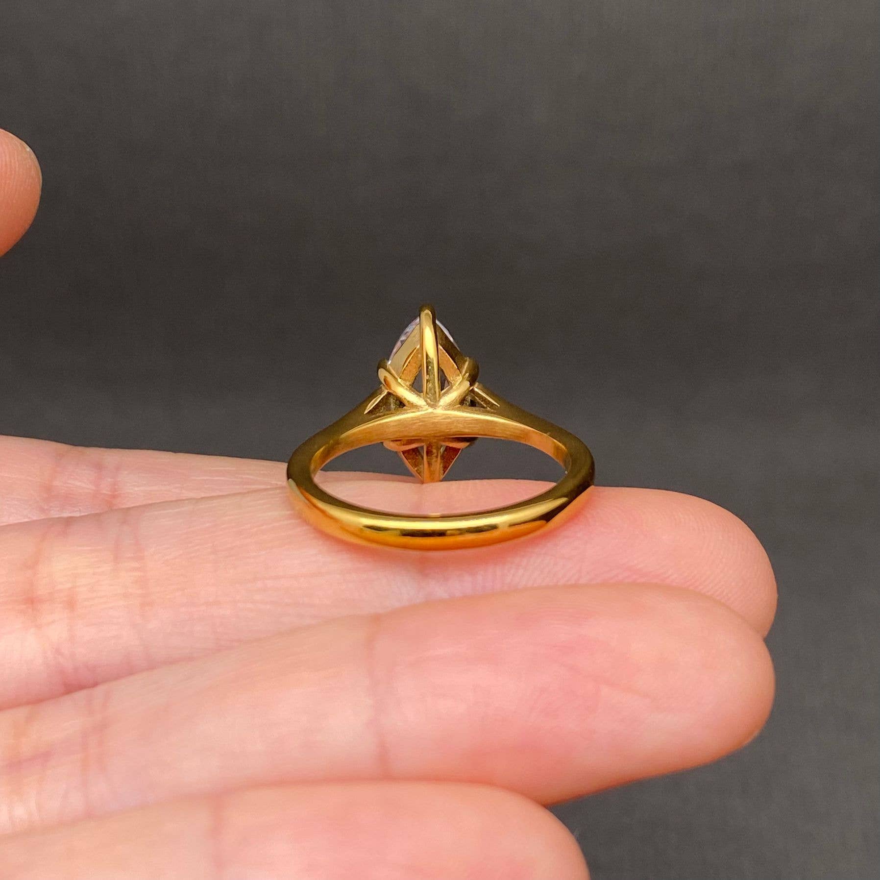 Mio Queena - Horse Eye Zircon 18K Gold Plated Stainless Steel Ring - FGS