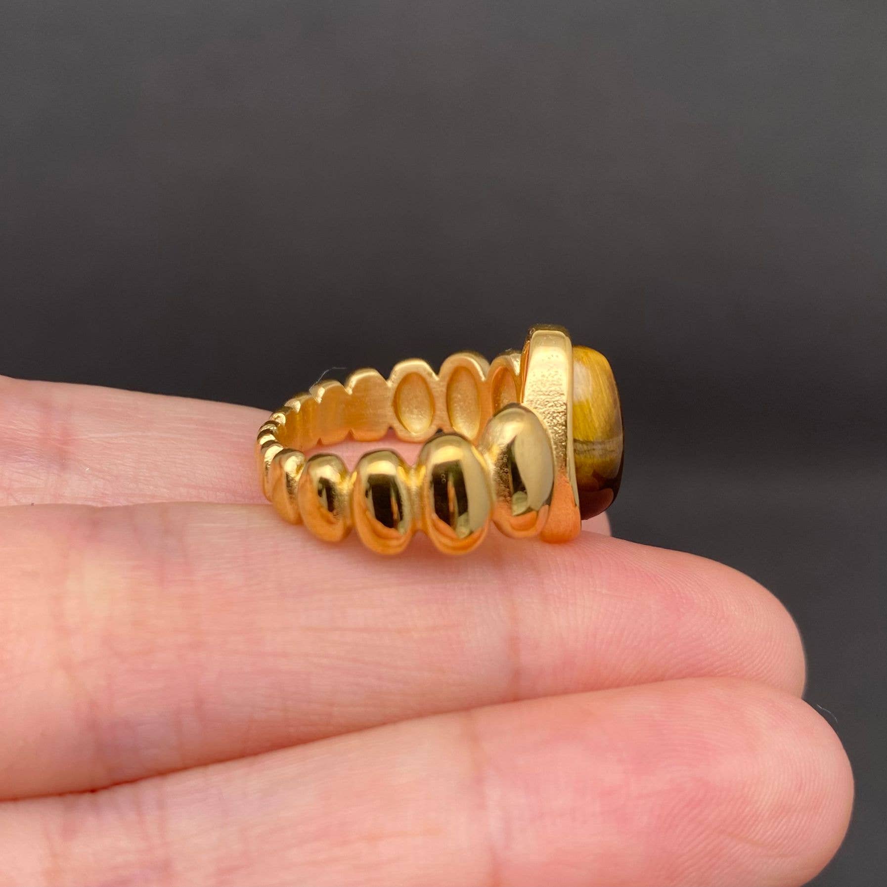 Mio Queena - Tiger's Eye Stone & Shell 18K Golden S.Steel Ring - FGS/CS