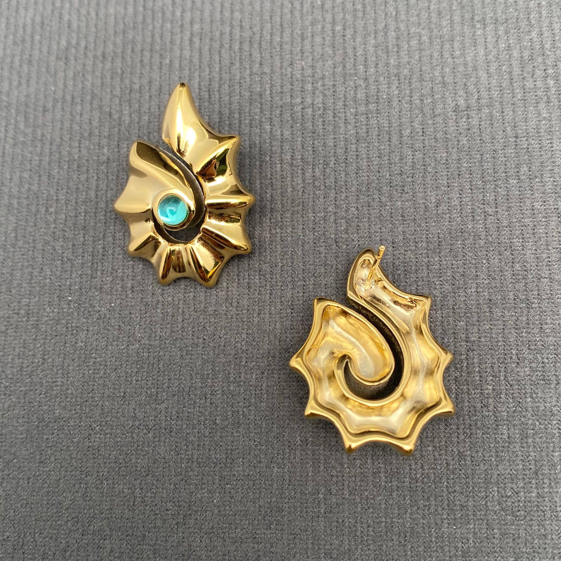 Mio Queena - Glass Inlaid Conch 18K Gold Plated S.Steel Earrings