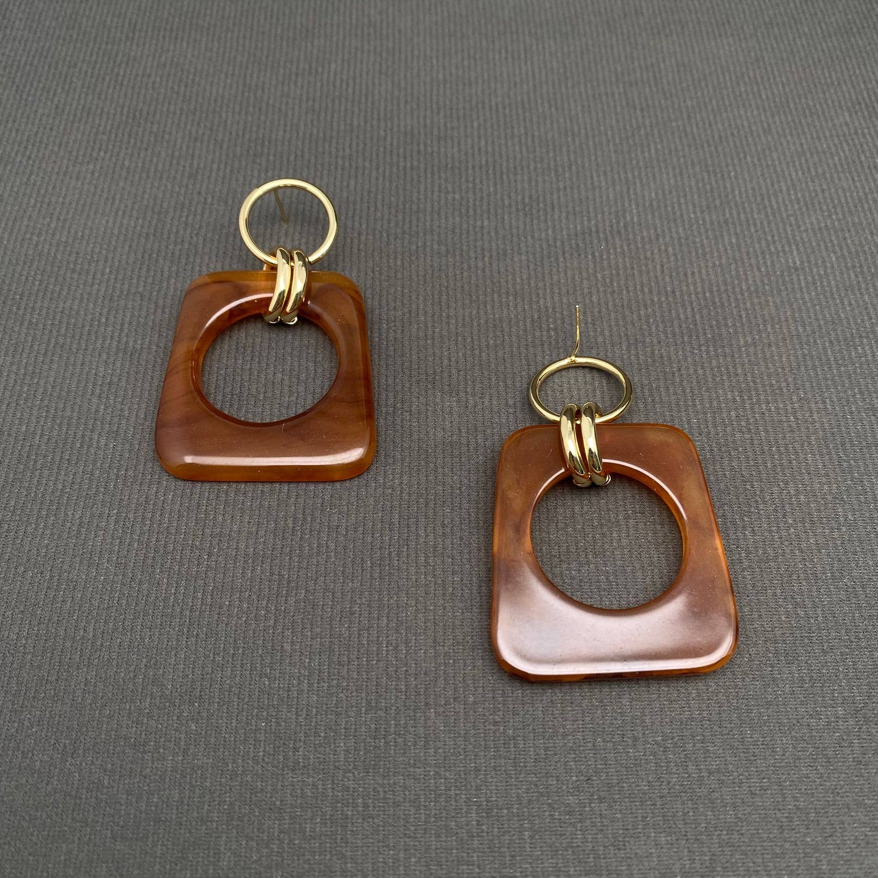 Mio Queena - Hollow Acetate Geometric Shape Earrings