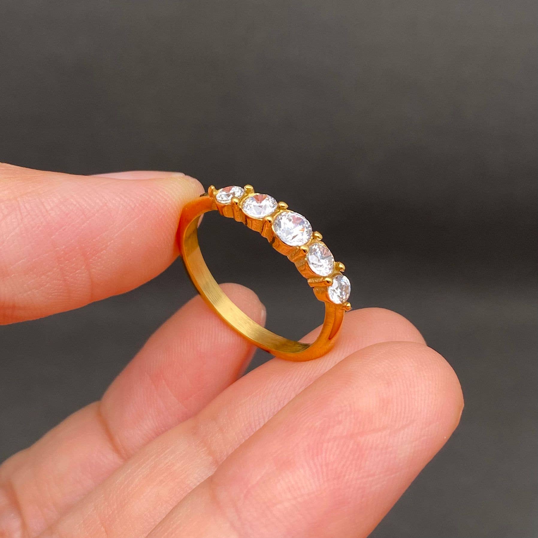 Mio Queena - 5 Zircon Inlaid 18K Gold Plated Stainless Steel Ring - FGS