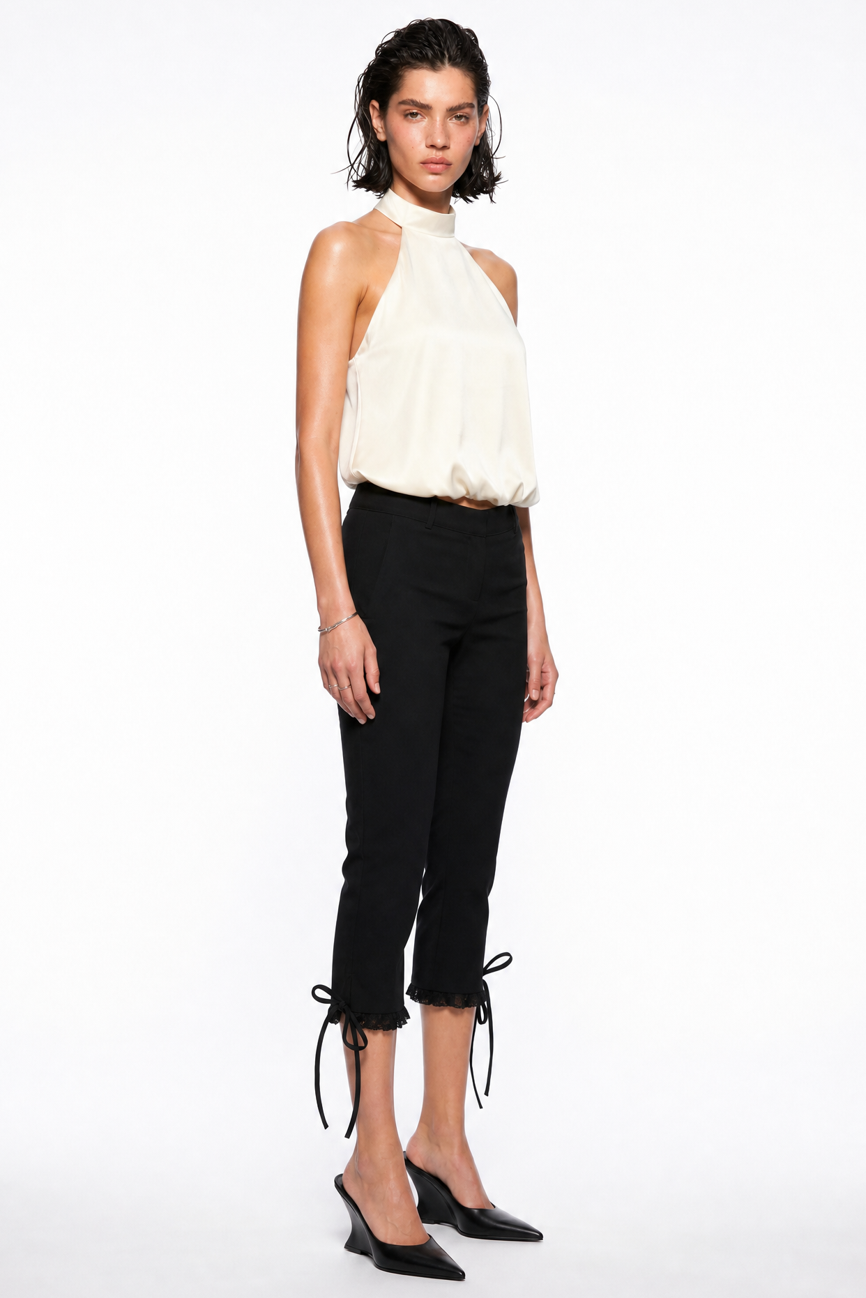 No Vacancy - Stretchy woven v-cut waistline capri pants w/ lace detail