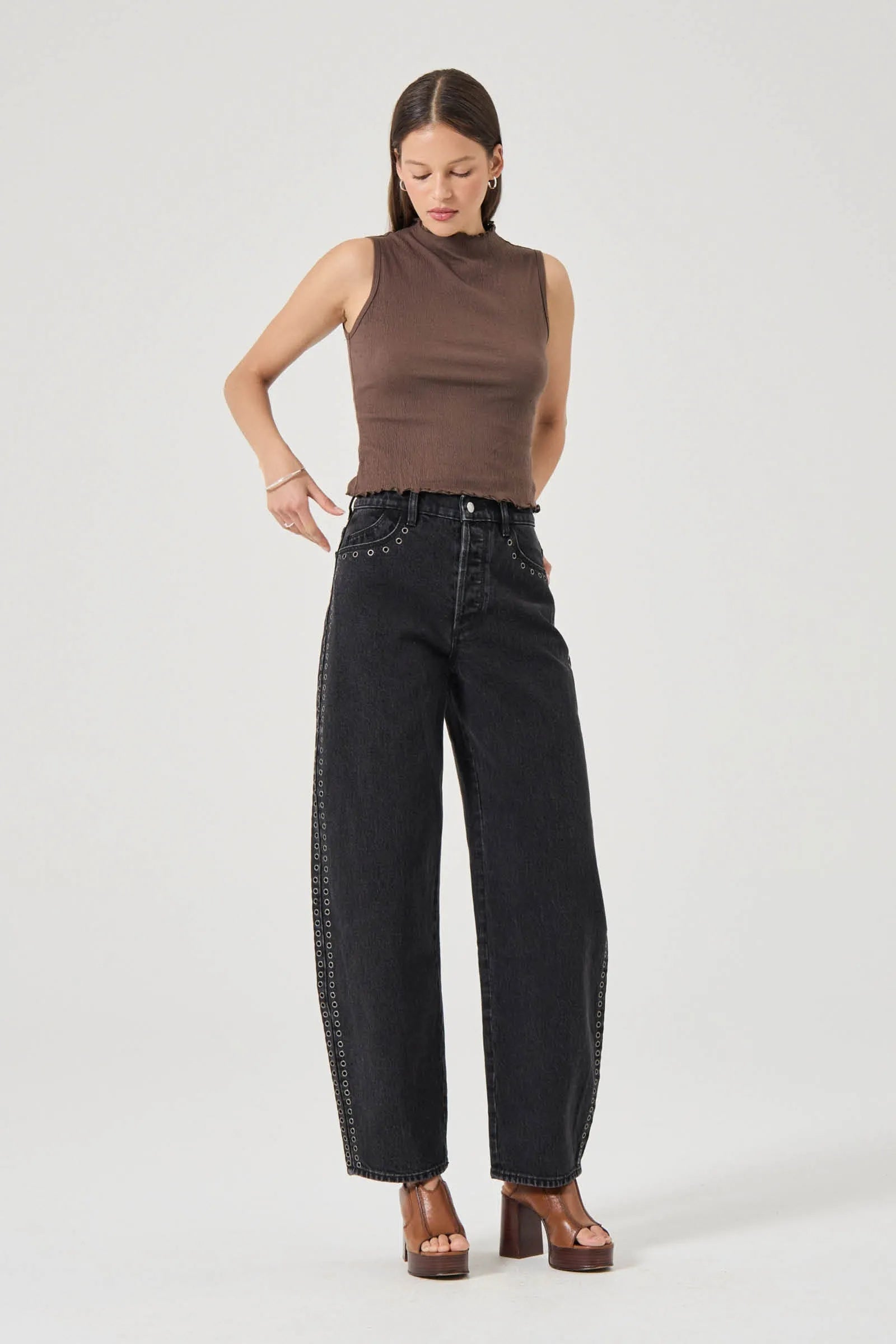 Gigi Barrel - Black Sand Eyelet