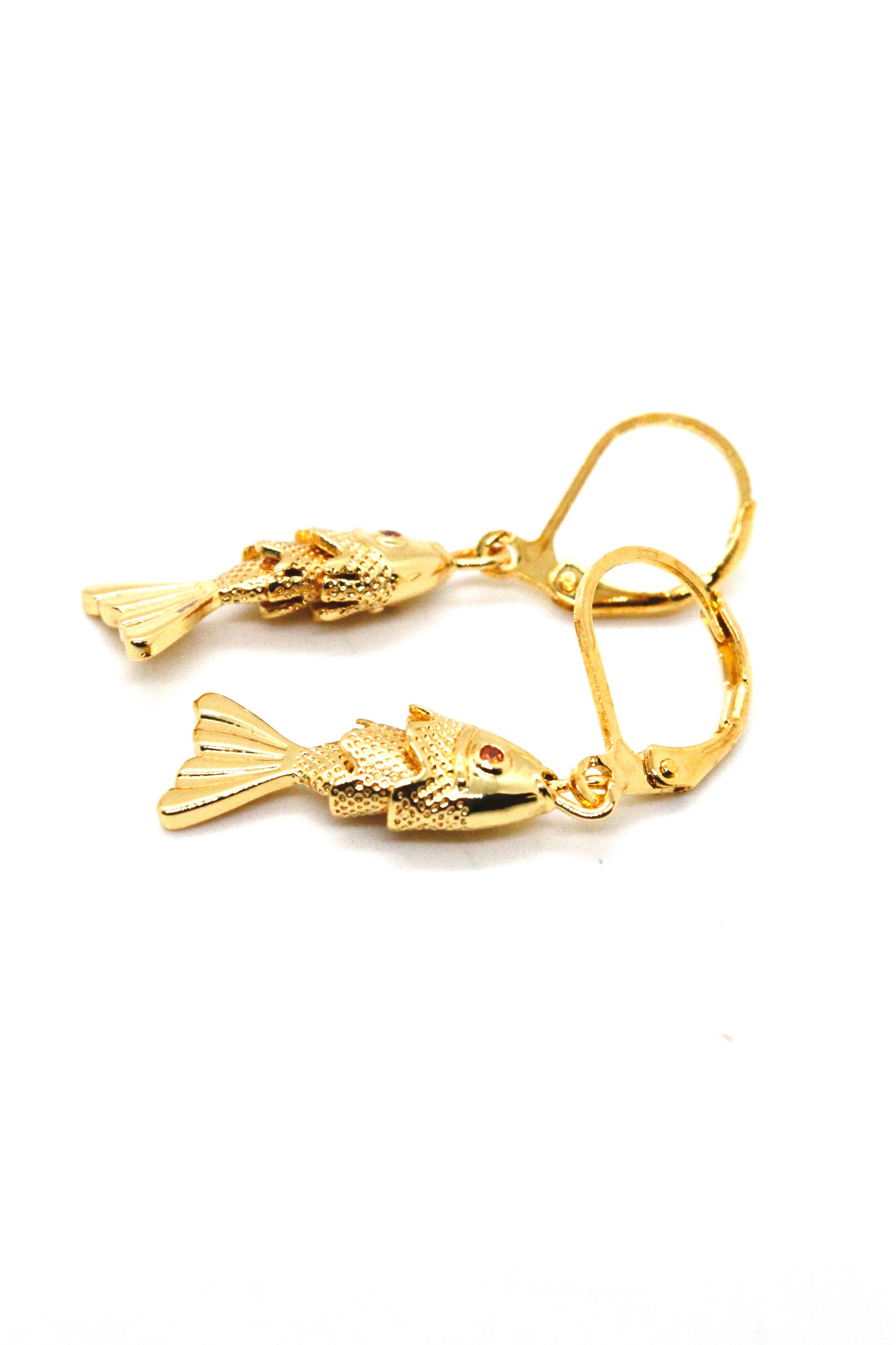 LIZOU - Small Articulated Gold Fish Earrings