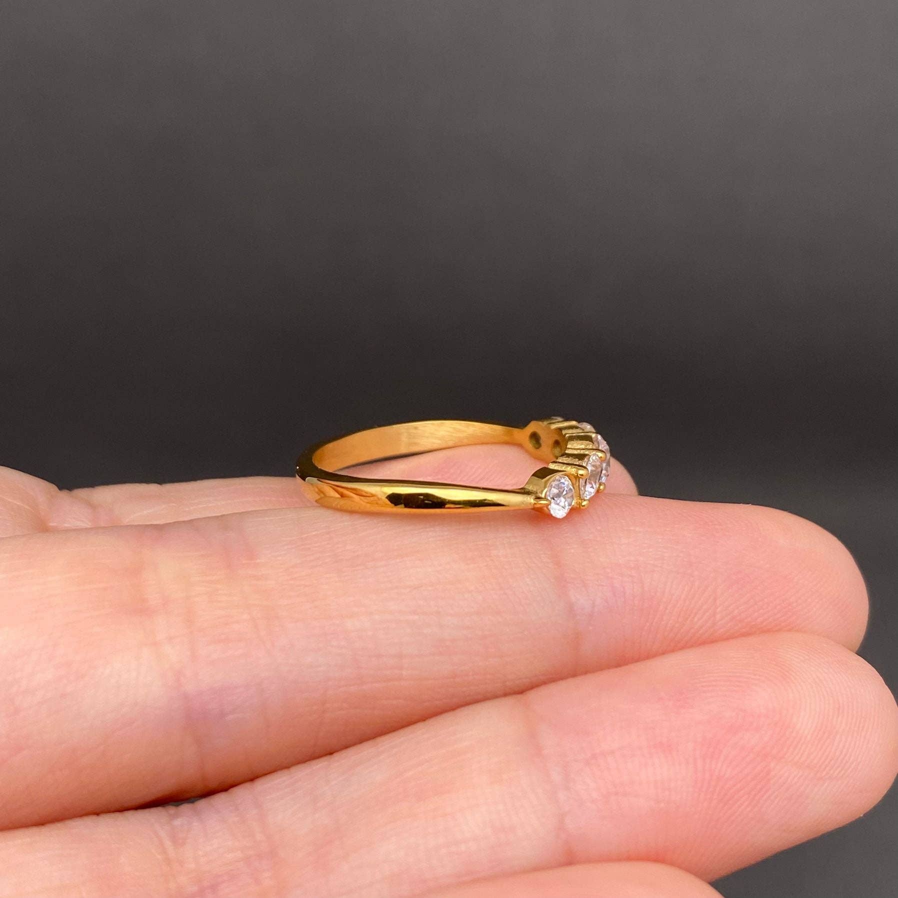 Mio Queena - 5 Zircon Inlaid 18K Gold Plated Stainless Steel Ring - FGS