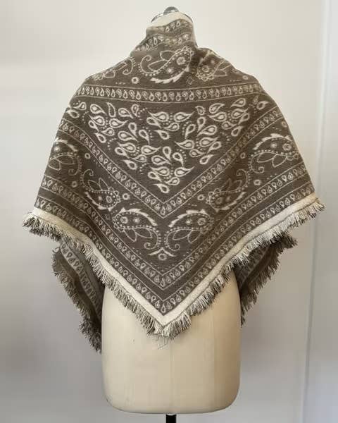 SAACHI - Paisley Fringe Triangle Scarf