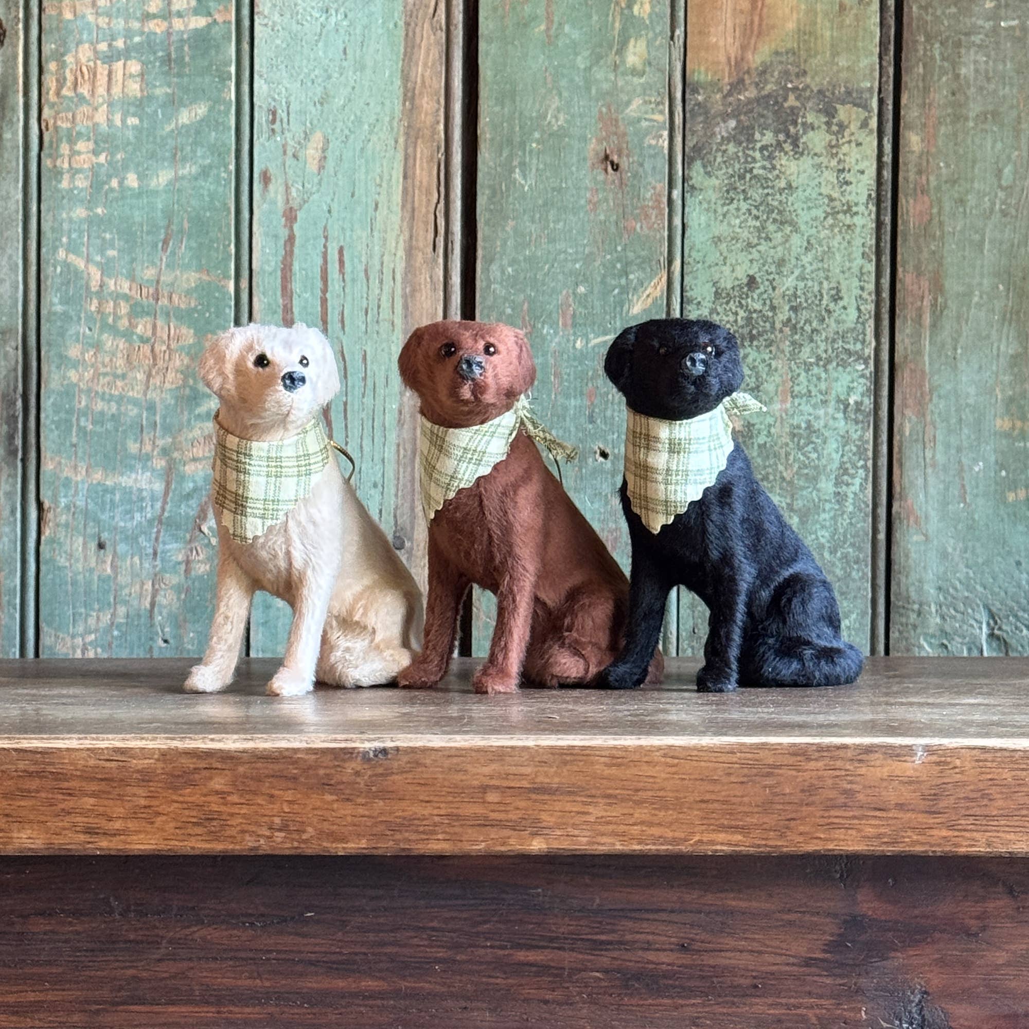 Knollwood Lane - Sitting Labrador Retriever With Bandana Ornament