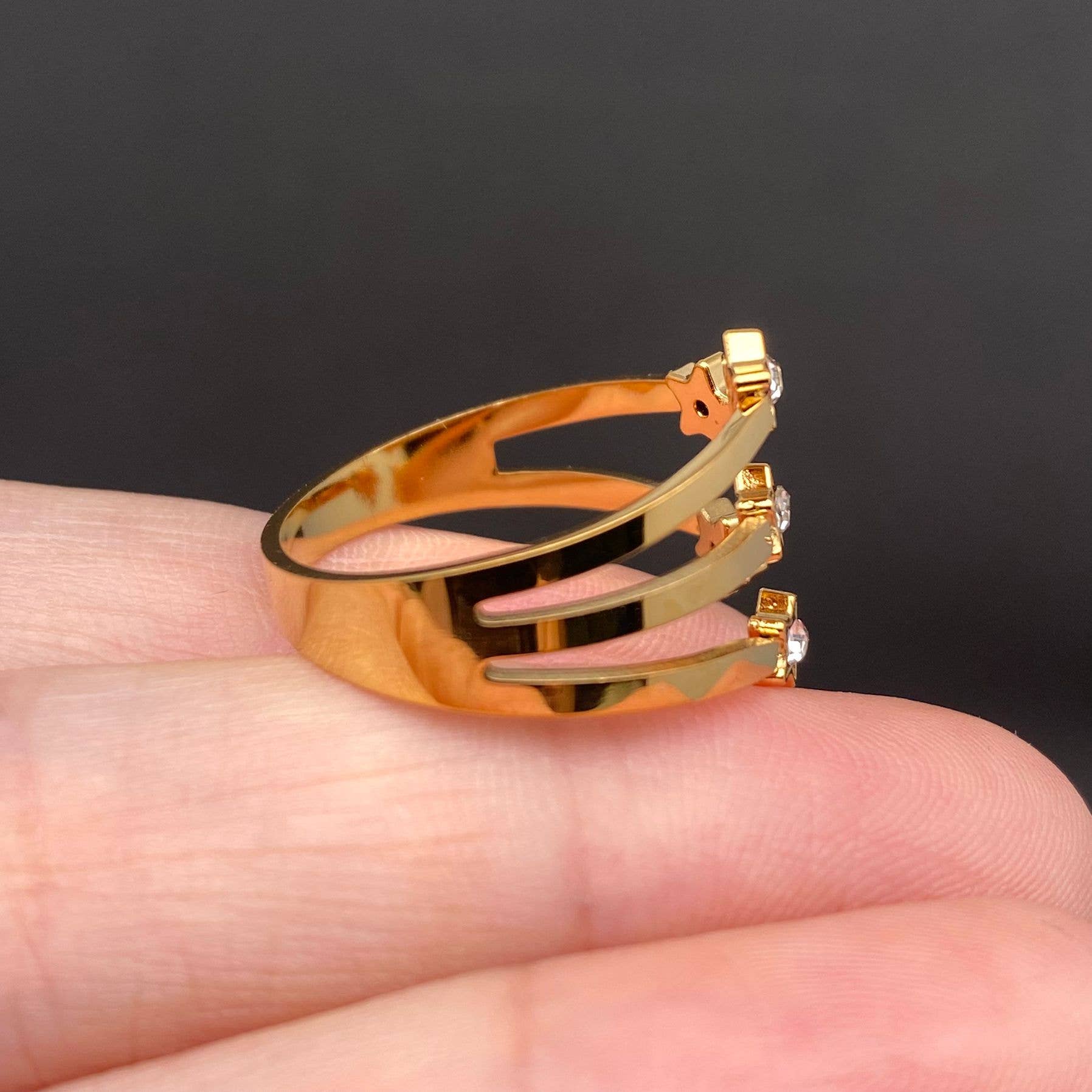Mio Queena - Geometric Zircon 18K Gold Plated Stainless Steel Ring - FGS