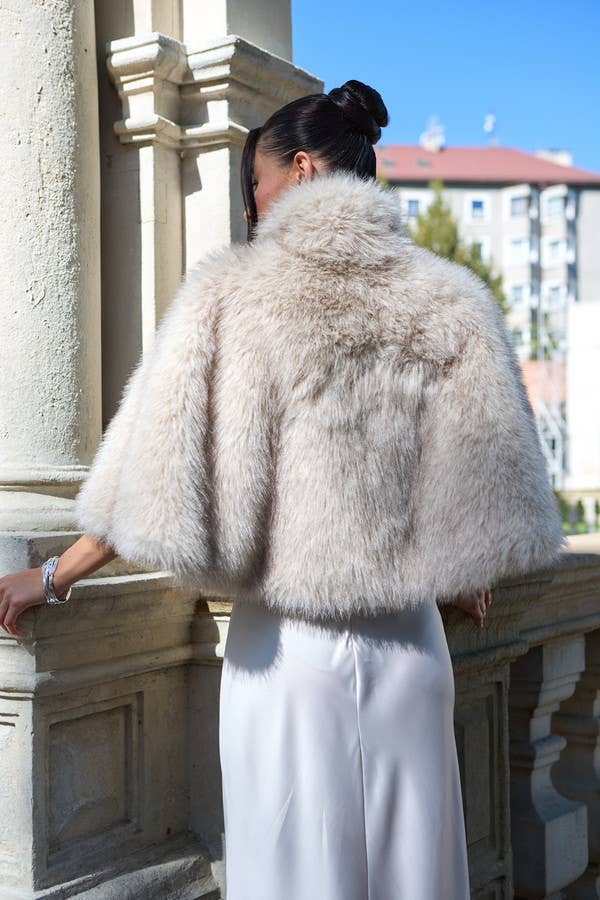 SAACHI - Party Fur Capelet Topper