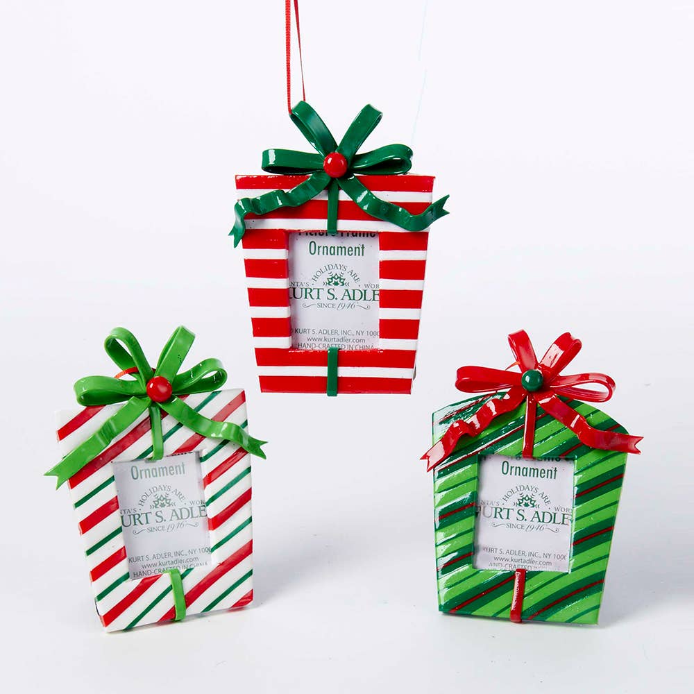 Kurt S. Adler, Inc. - 4.4"GIFT BOX PHOTO FRAME ORNAMENT
