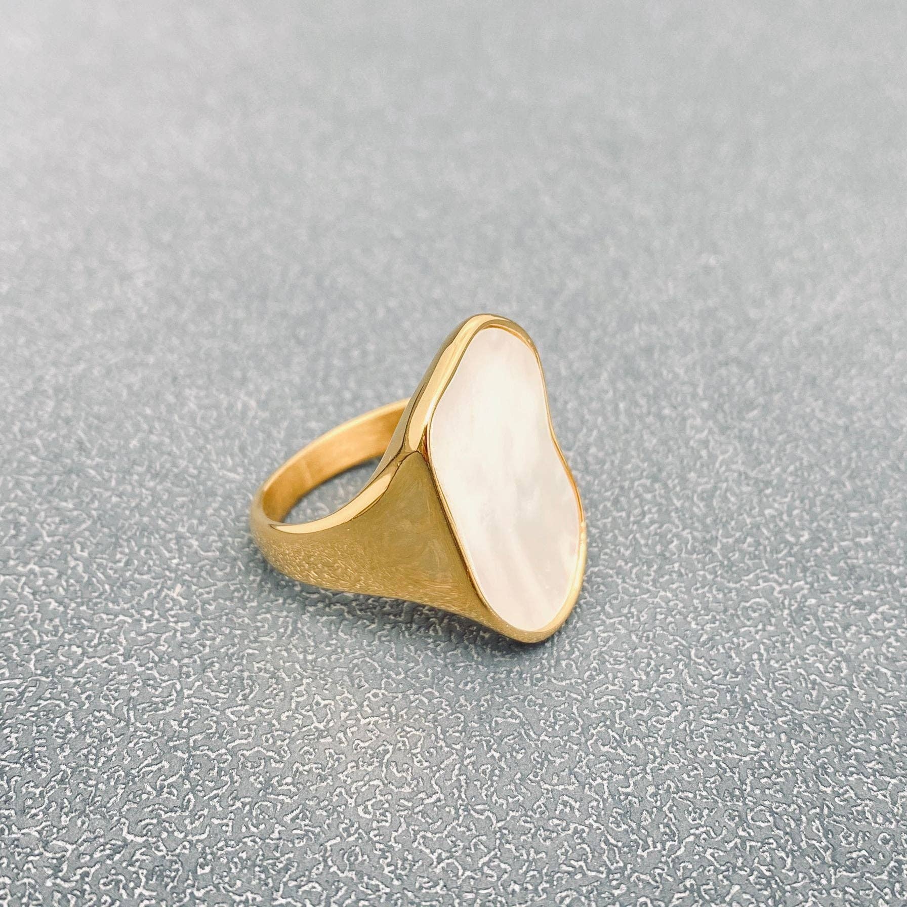 Mio Queena - Shell Geometric 18K Gold Plated Stainless Steel Ring - FGS