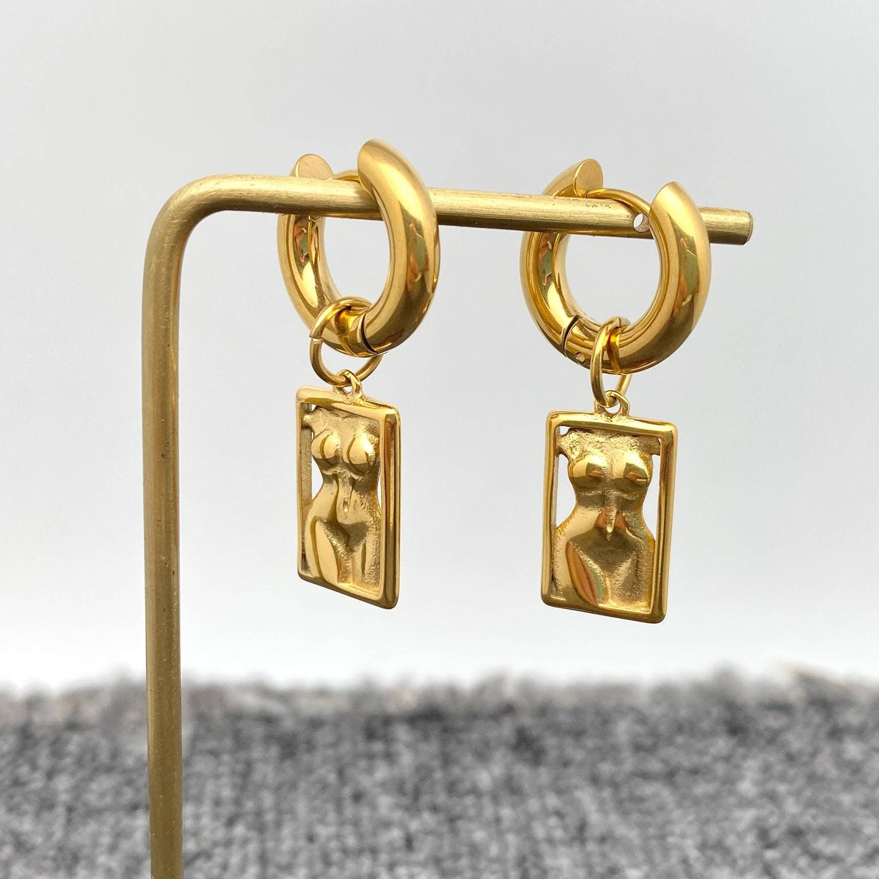 Mio Queena - 18K Gold Plated SS Women Body Cahrm Huggie Earrings - FGS