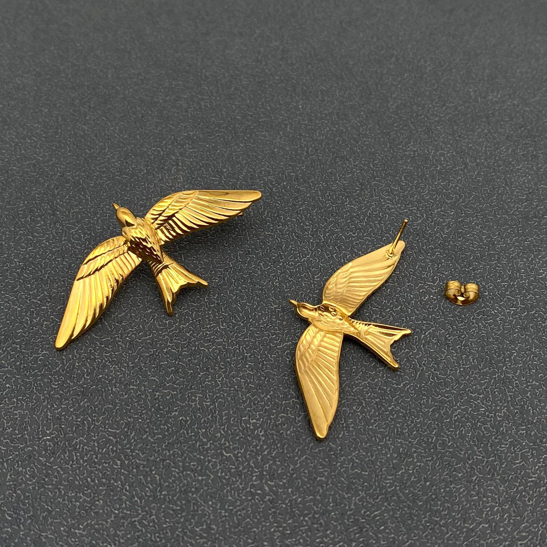 Mio Queena - FGS - 18K Gold Plated Steel Flying Bird Stud Earrings