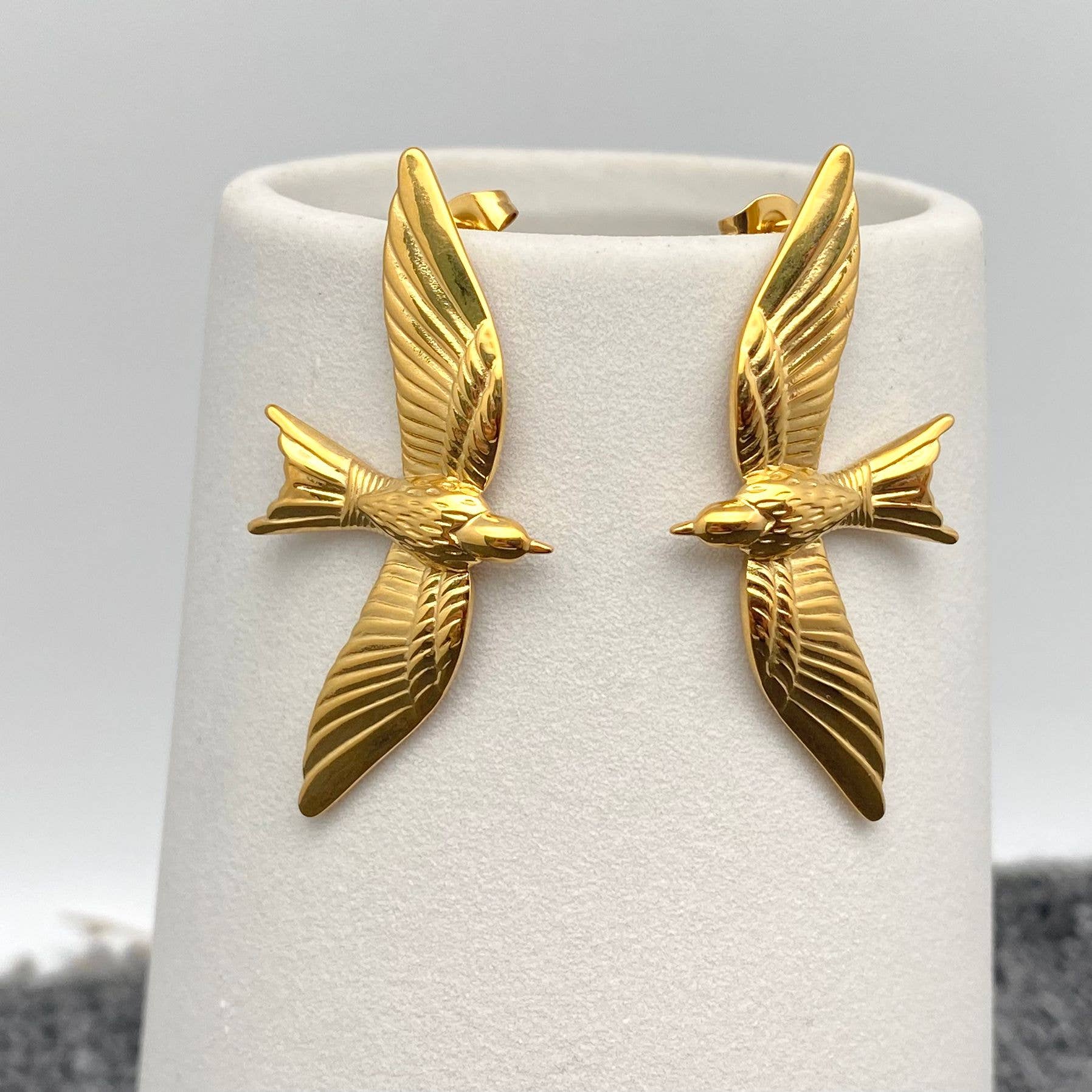 Mio Queena - FGS - 18K Gold Plated Steel Flying Bird Stud Earrings