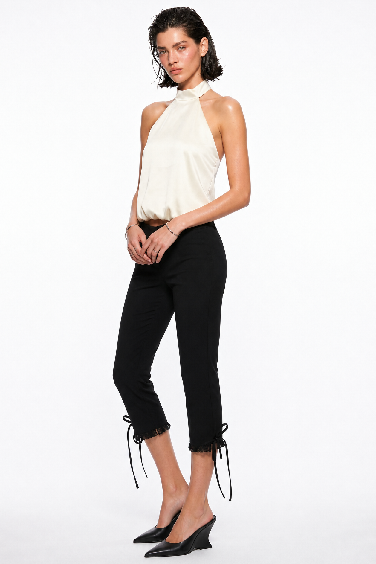 No Vacancy - Stretchy woven v-cut waistline capri pants w/ lace detail
