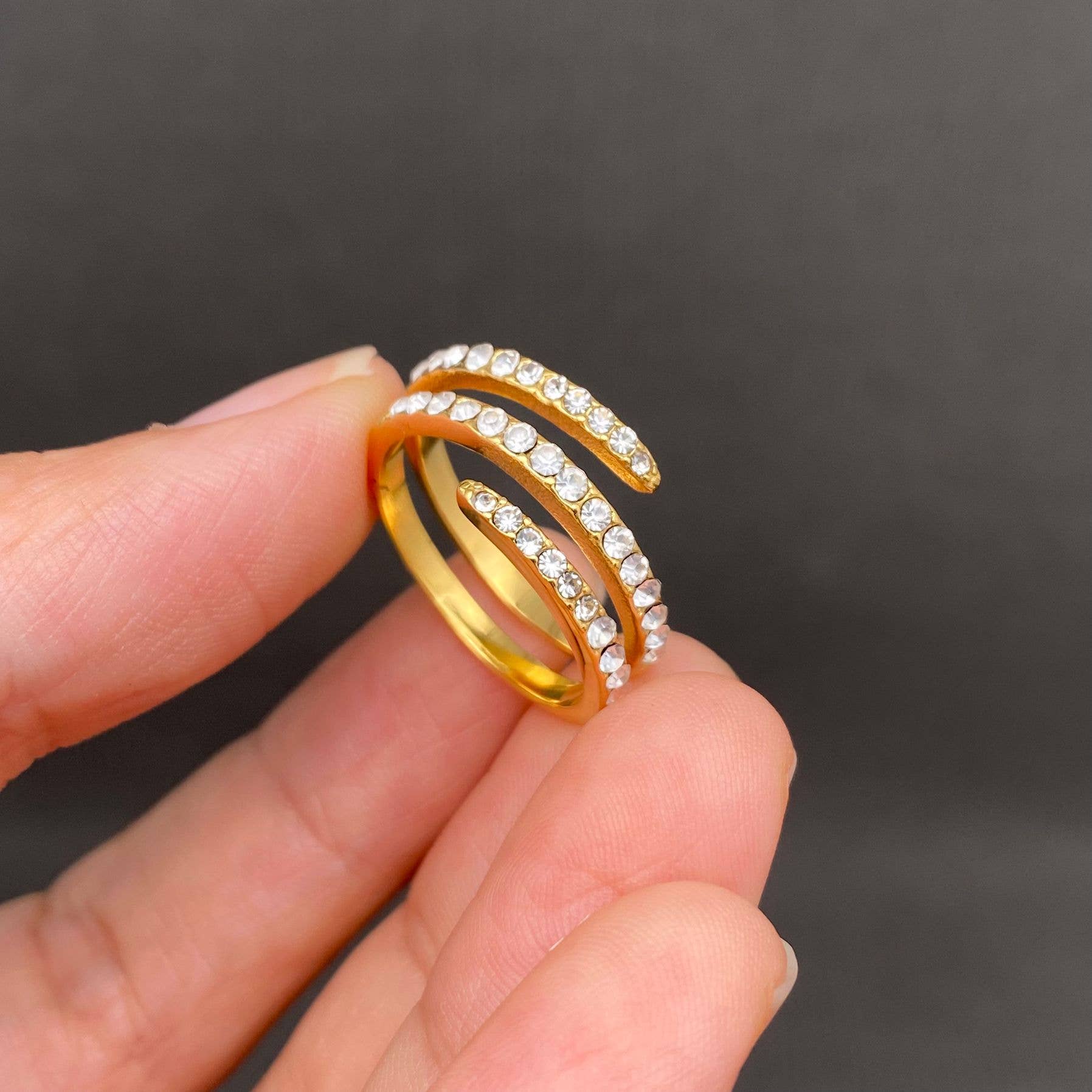 Mio Queena - Zircon inlaid 18K Gold Plated Stainless Steel Ring - FGS