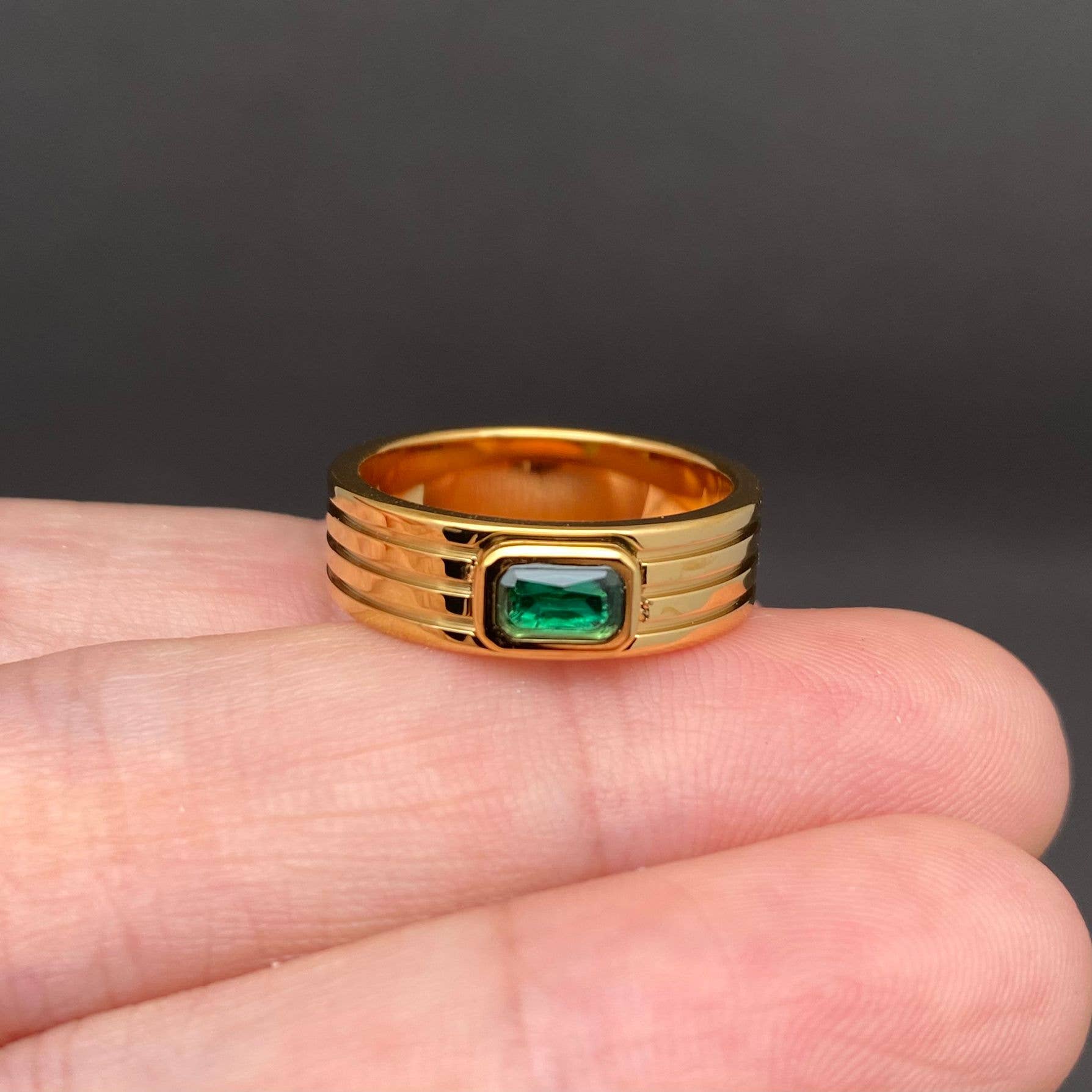 Mio Queena - Green Zircon inlaid 18K Gold Plated S.Steel Ring - FGS
