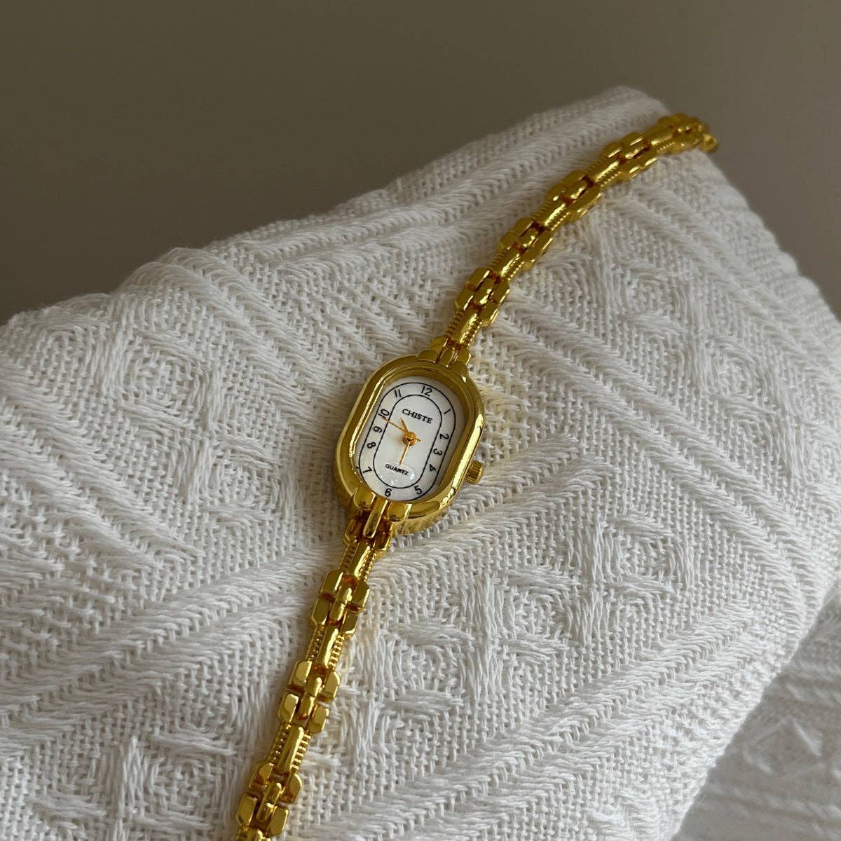 Dipped Shop - Vintage Gold Oval Bracelet Quartz Watch