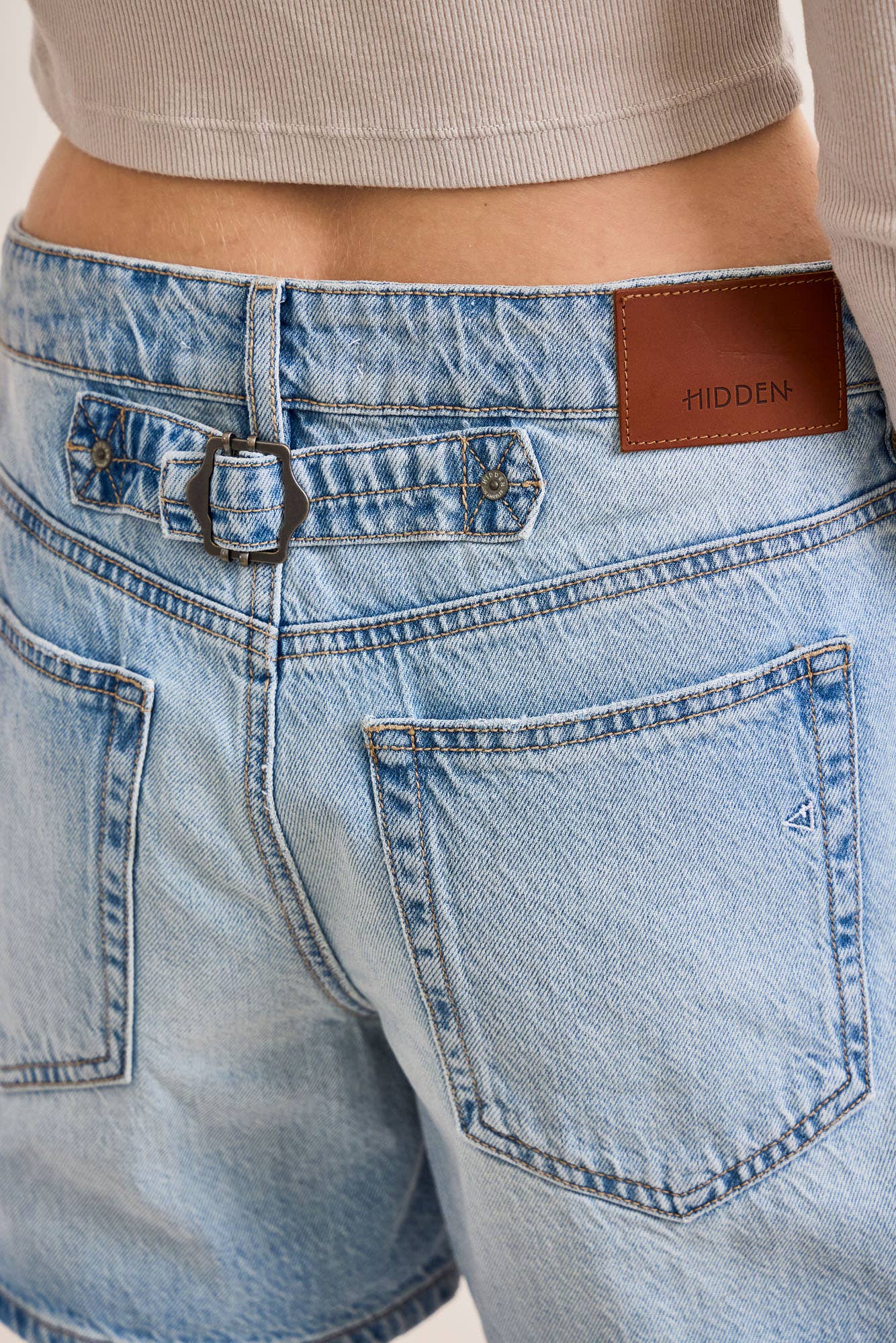 Hidden Jeans - 5” INSEAM MID-RISE SAMMIE BARREL SHORTS