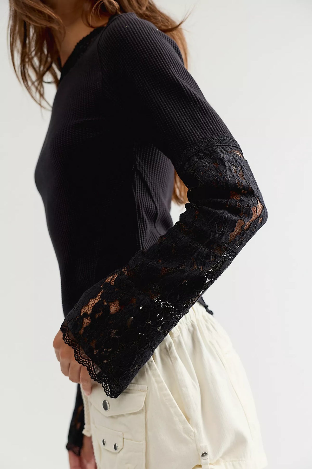 AMBER LACE CUFF / BLACK