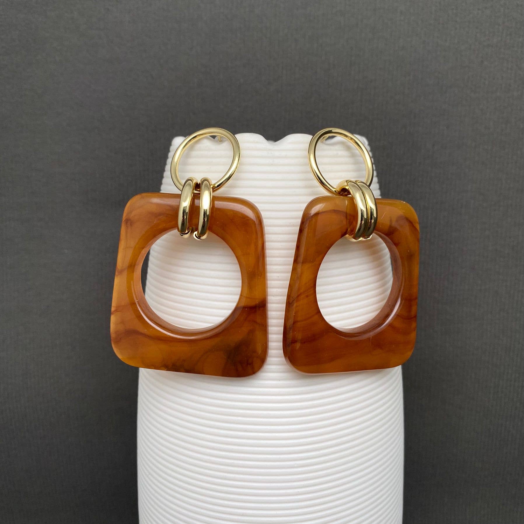 Mio Queena - Hollow Acetate Geometric Shape Earrings