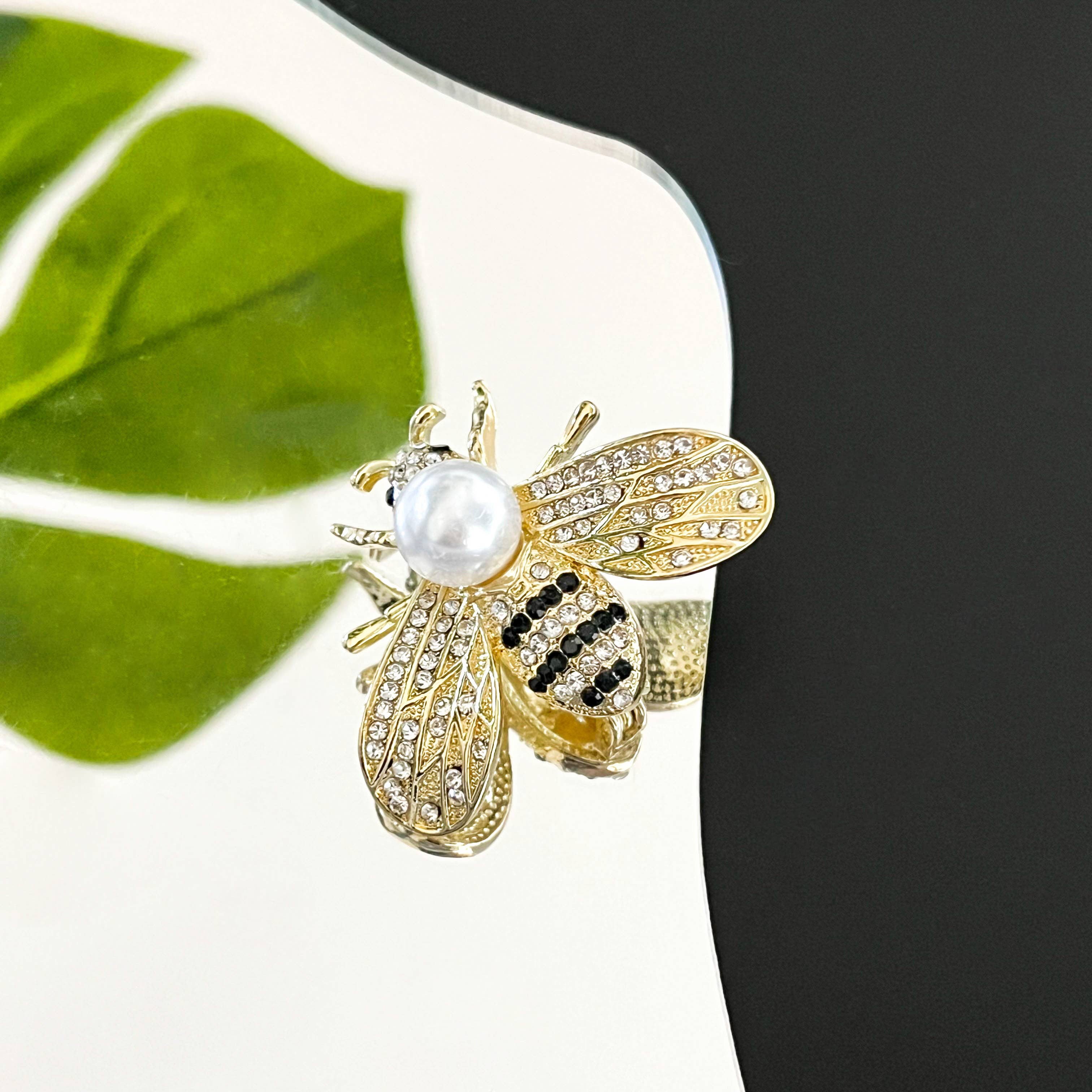SoapElenGlen - Elegant Rhinestone Bee Brooch, Luxury Insect Lapel Pin