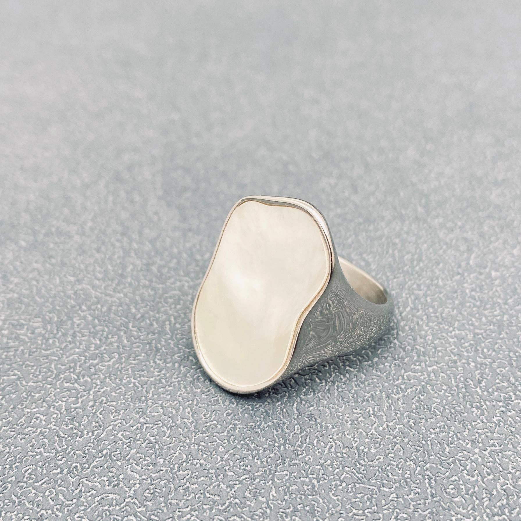 Mio Queena - Shell Geometric 18K Gold Plated Stainless Steel Ring - FGS