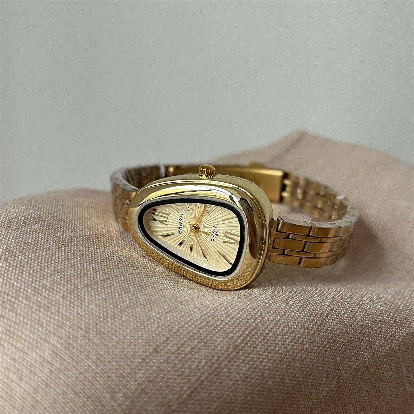 Dipped Shop - Luxury Snake Head Case Quartz Wrist Watch