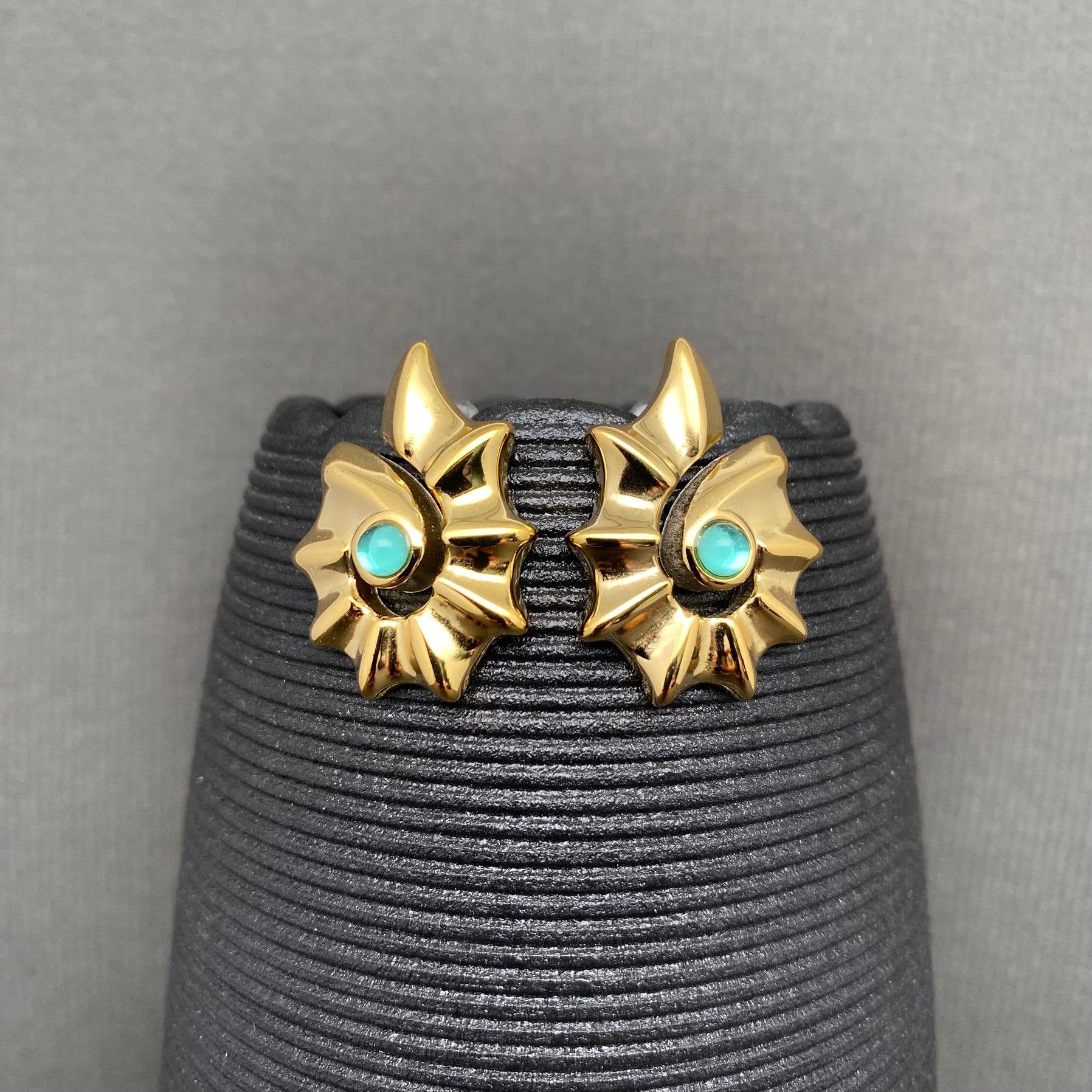 Mio Queena - Glass Inlaid Conch 18K Gold Plated S.Steel Earrings
